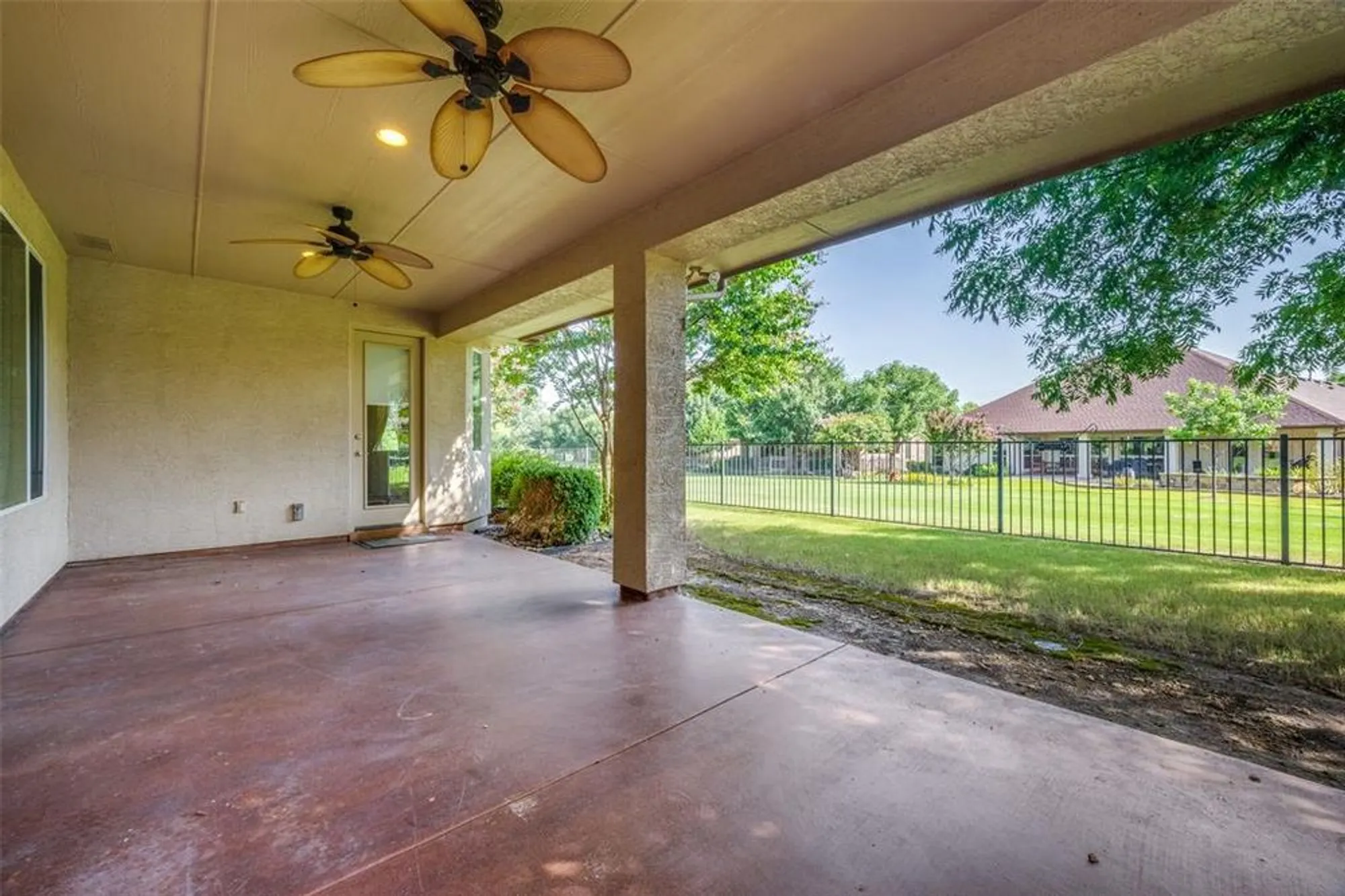 Property Slideshow image 30 of 39 | 11800 southerland dr, Denton, TX, 76207