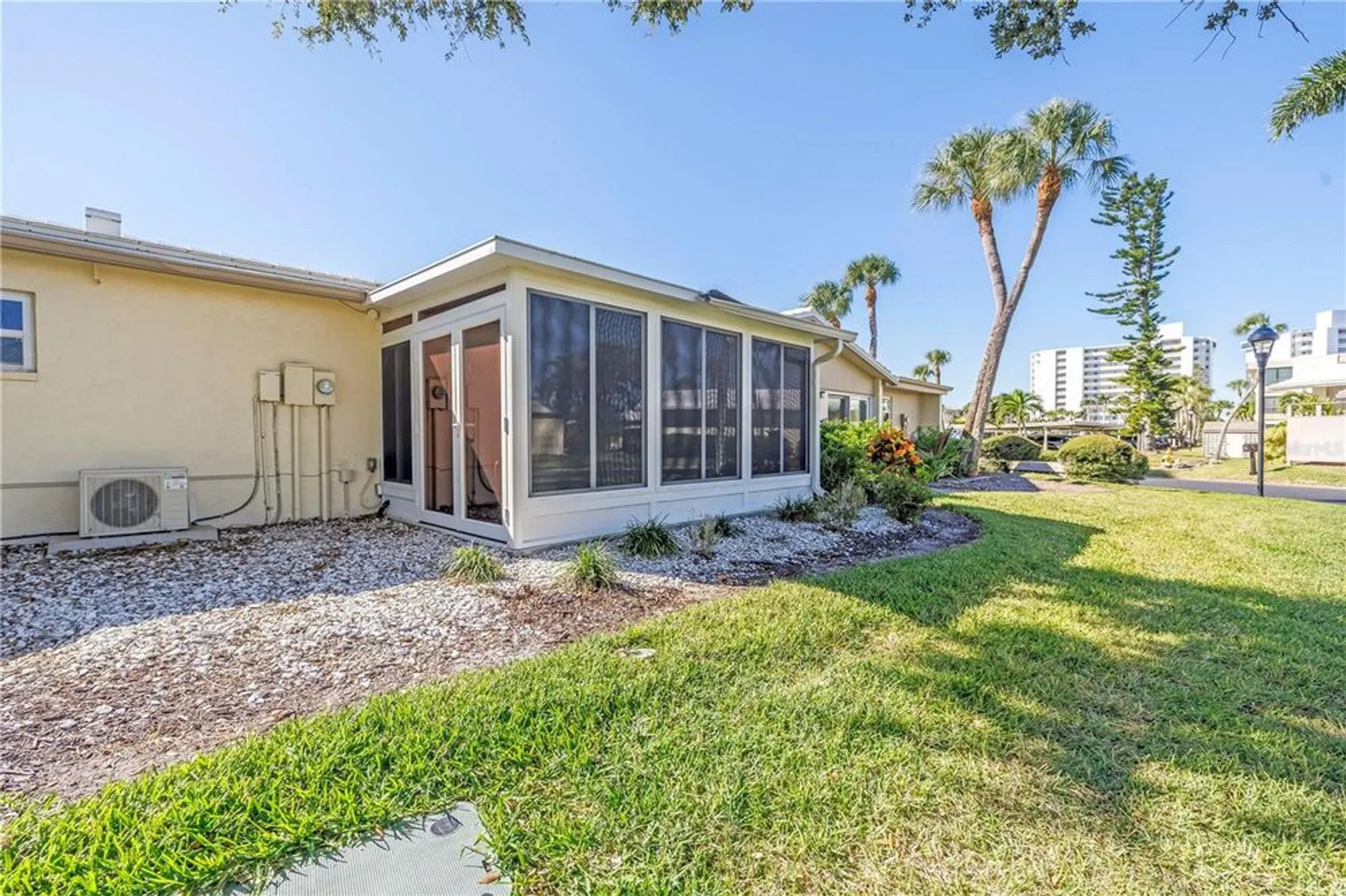 Property Slideshow image 32 of 60 | 111 whispering sands cir # v38, Sarasota, FL, 34242