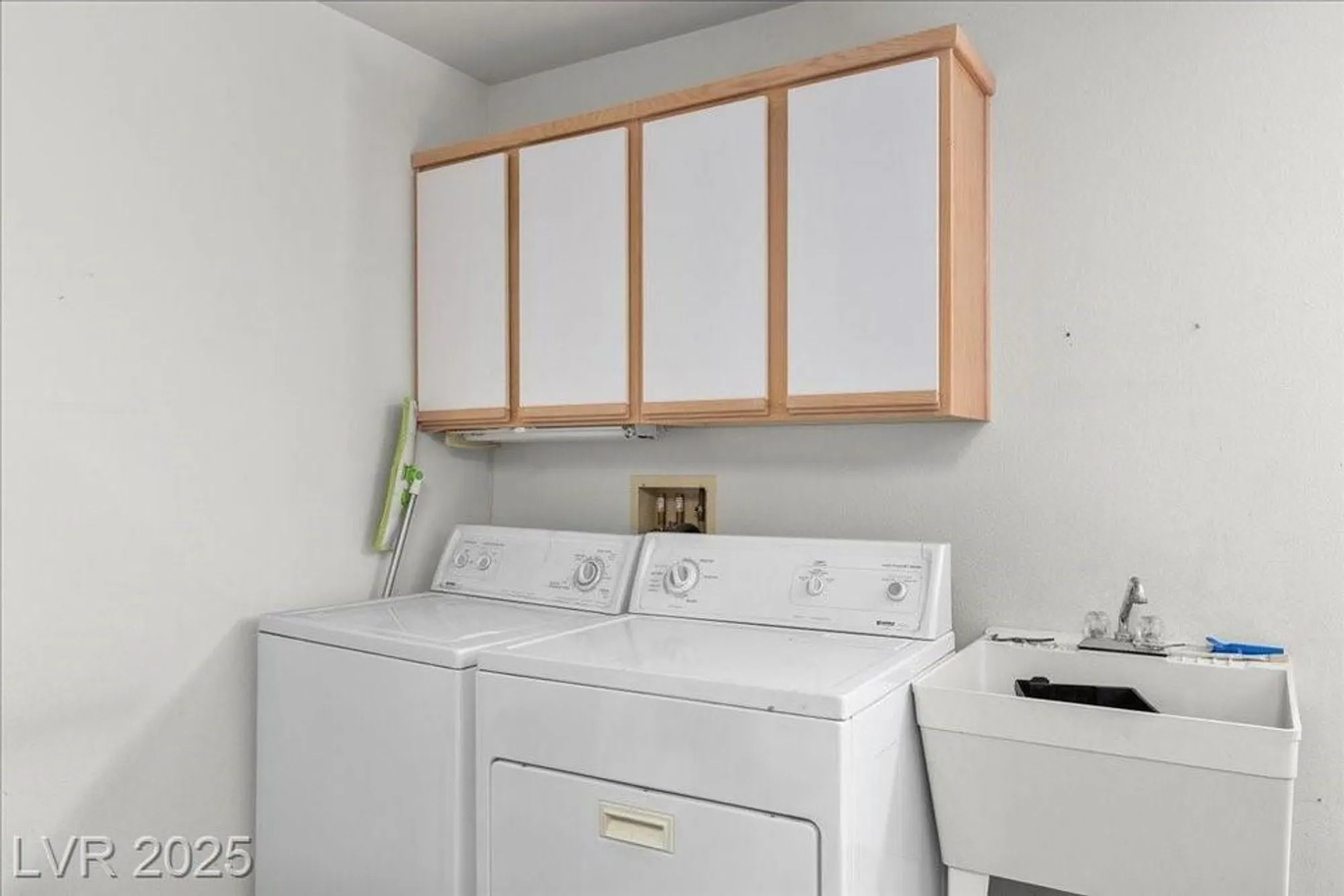 Property Slideshow image 23 of 49 | 2908 laverton dr, Las Vegas, NV, 89134