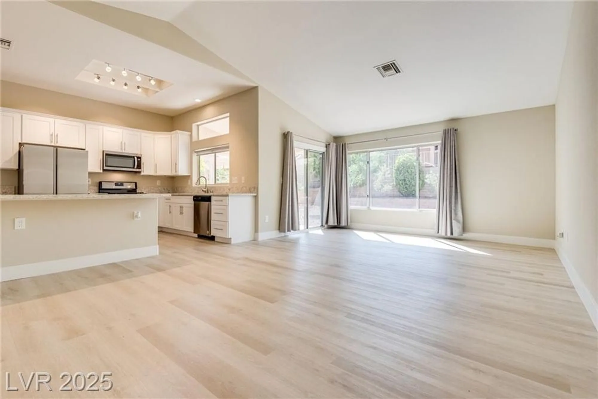 Property Slideshow image 13 of 44 | 2601 lotus hill dr, Las Vegas, NV, 89134