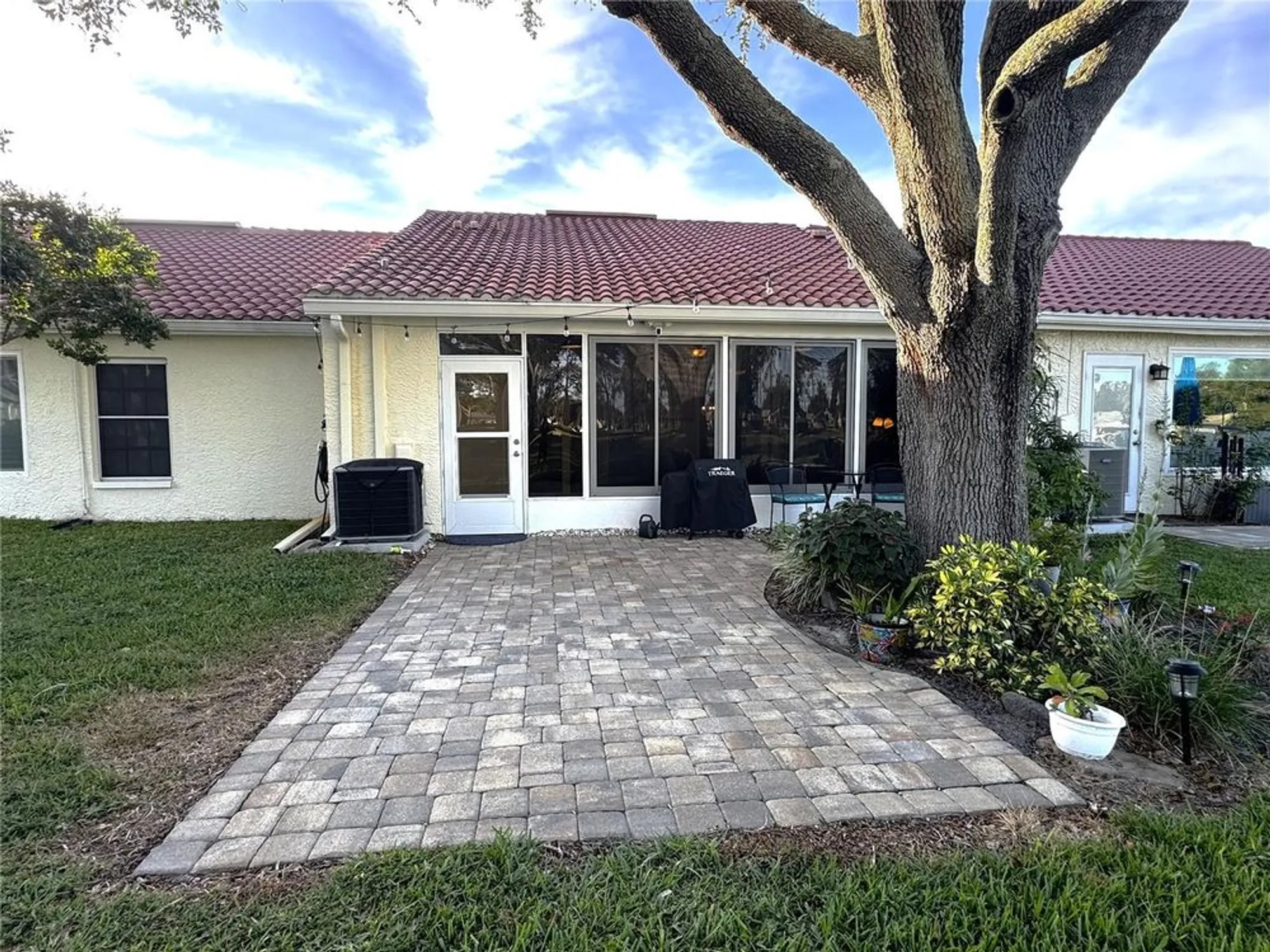 Property Slideshow image 15 of 18 | 1109 madeira dr, Palm Harbor, FL, 34684