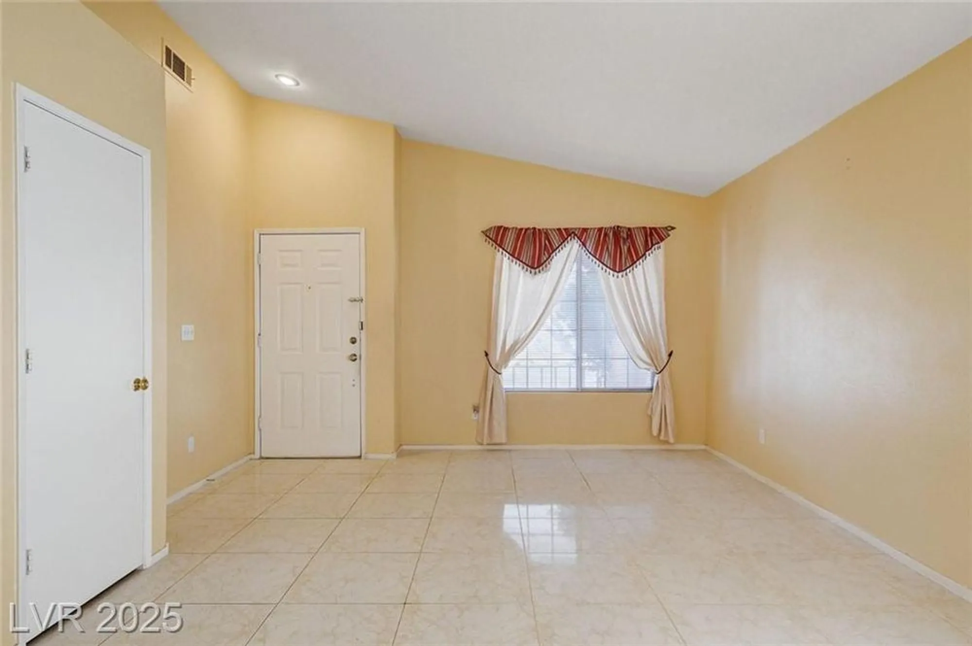 Property Slideshow image 10 of 40 | 5524 morningcross st, Las Vegas, NV, 89130