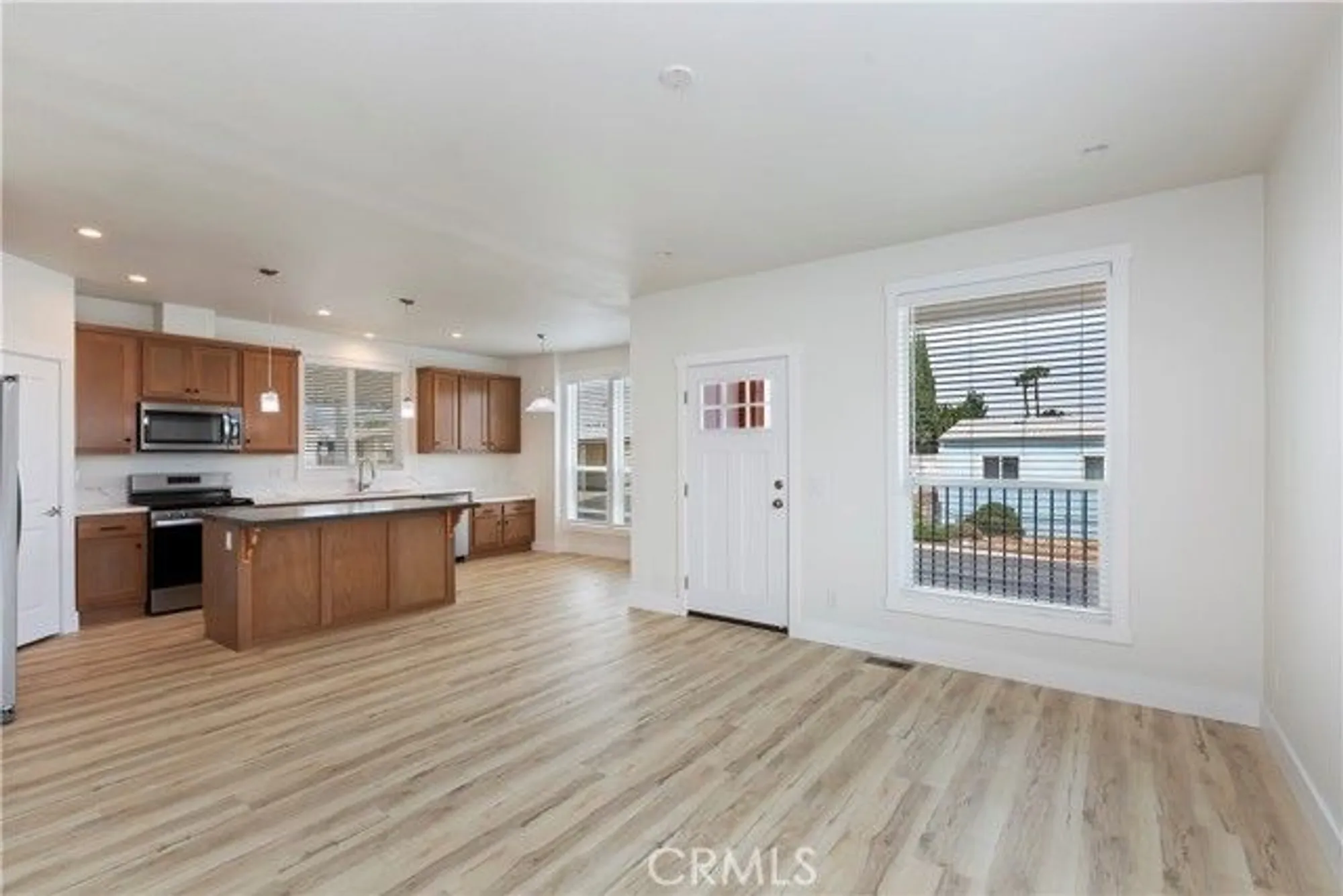 Property Slideshow image 16 of 38 | 991 norwich way, Corona, CA, 92882
