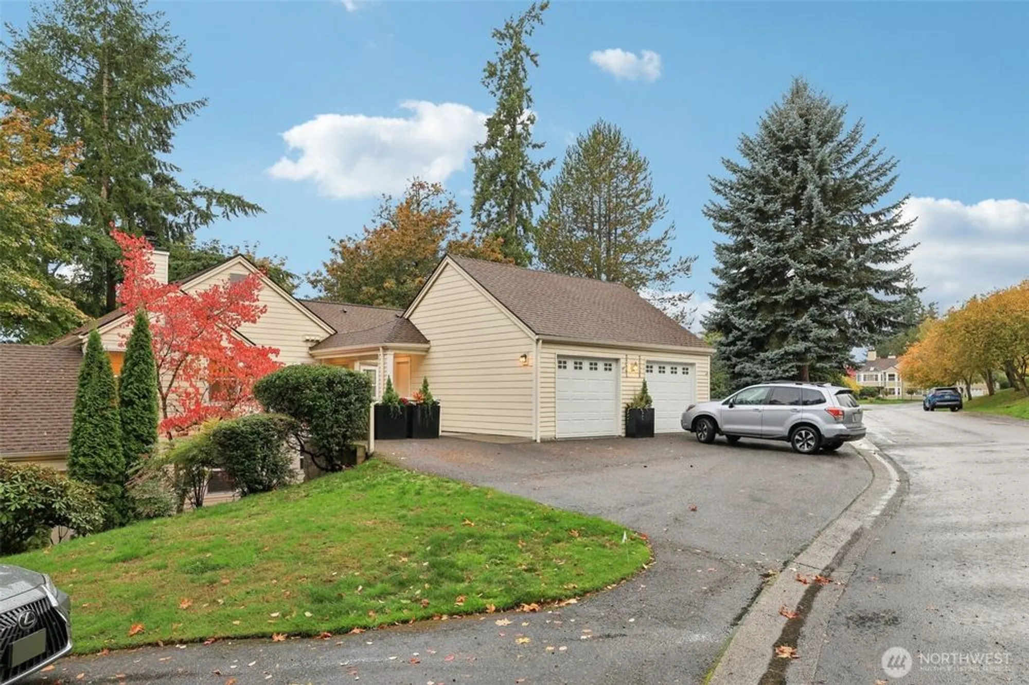 Property Slideshow image 2 of 40 | 22561 se 42nd ter # 2211, Issaquah, WA, 98029