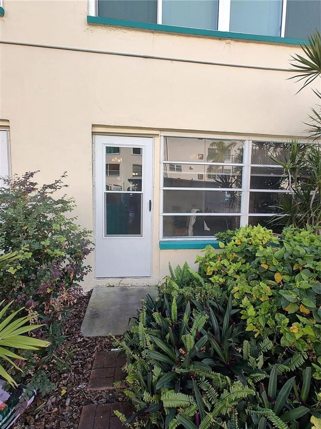 Property Slideshow image 20 of 24 | 2960 59th st 107, Gulfport, FL, 33707