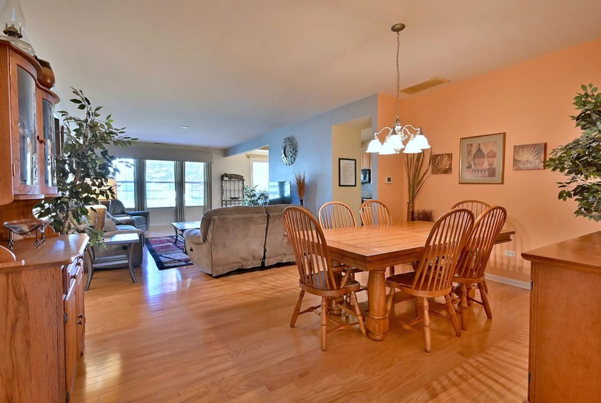 Property Slideshow image 11 of 36 | 2832 beacon point cir, Elgin, IL, 60124