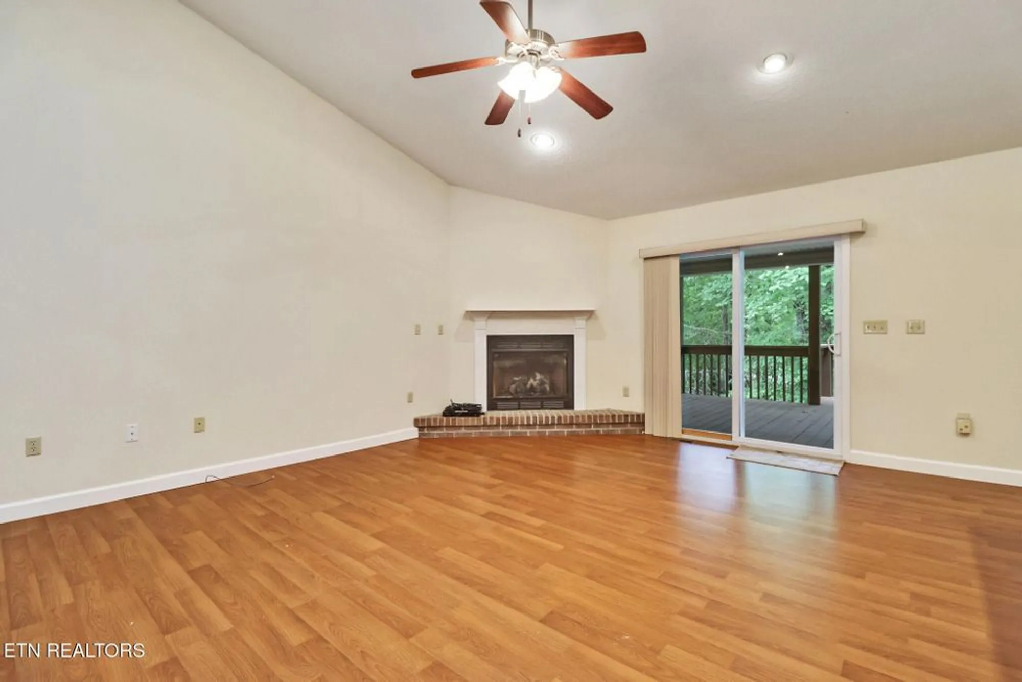 Property Slideshow image 11 of 24 | 348 lakeview dr, Crossville, TN, 38558