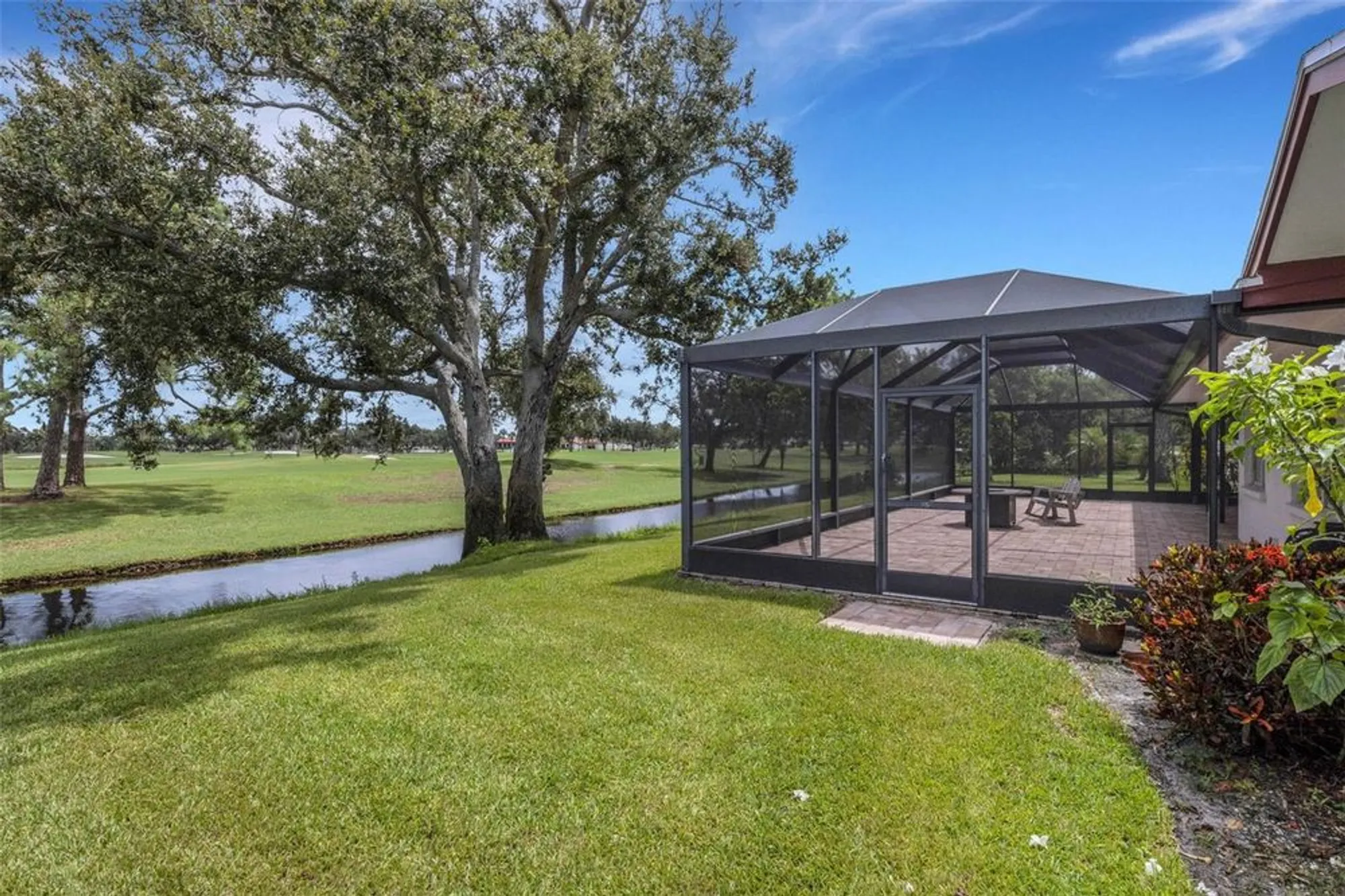 Property Slideshow image 7 of 33 | 5217 canterbury dr, Sarasota, FL, 34243