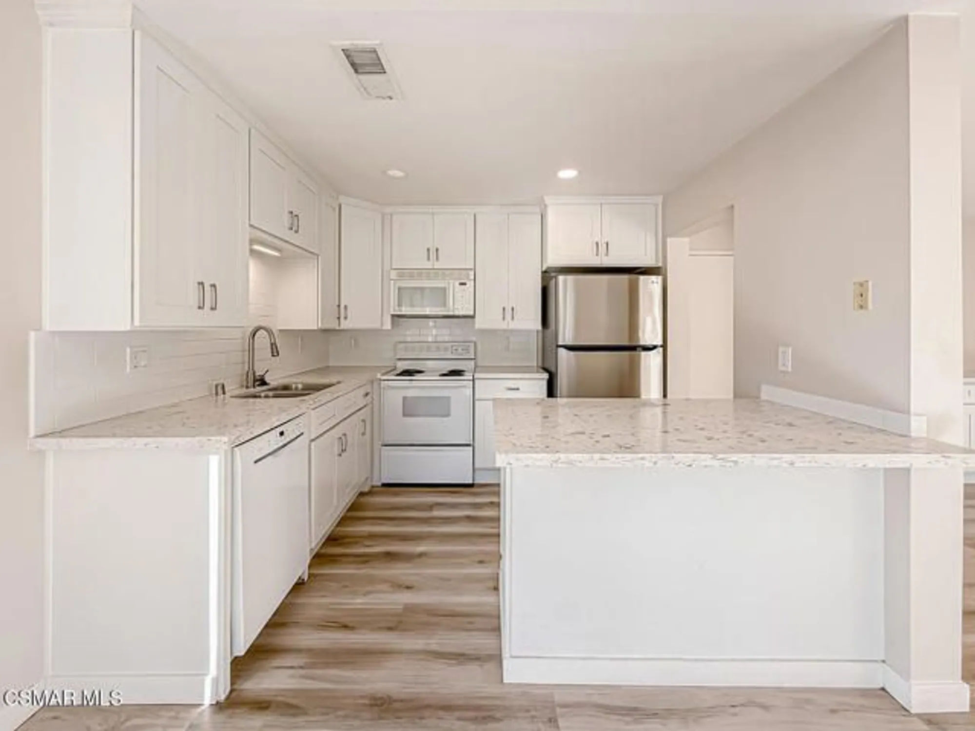 Property Slideshow image 7 of 42 | 291 sequoia ct 17, Thousand Oaks, CA, 91360