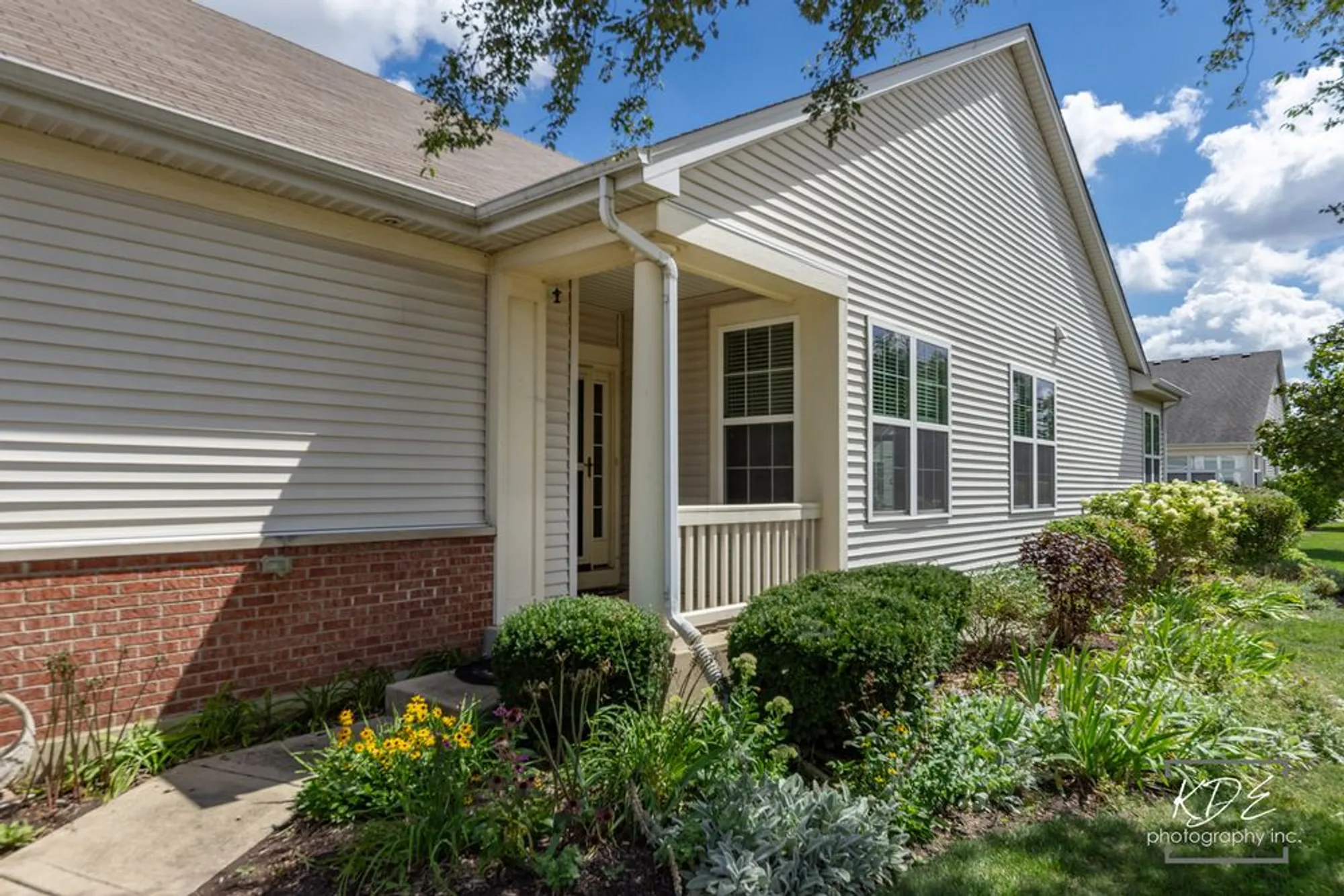 Property Slideshow image 2 of 33 | 2836 hillcrest cir, Naperville, IL, 60564