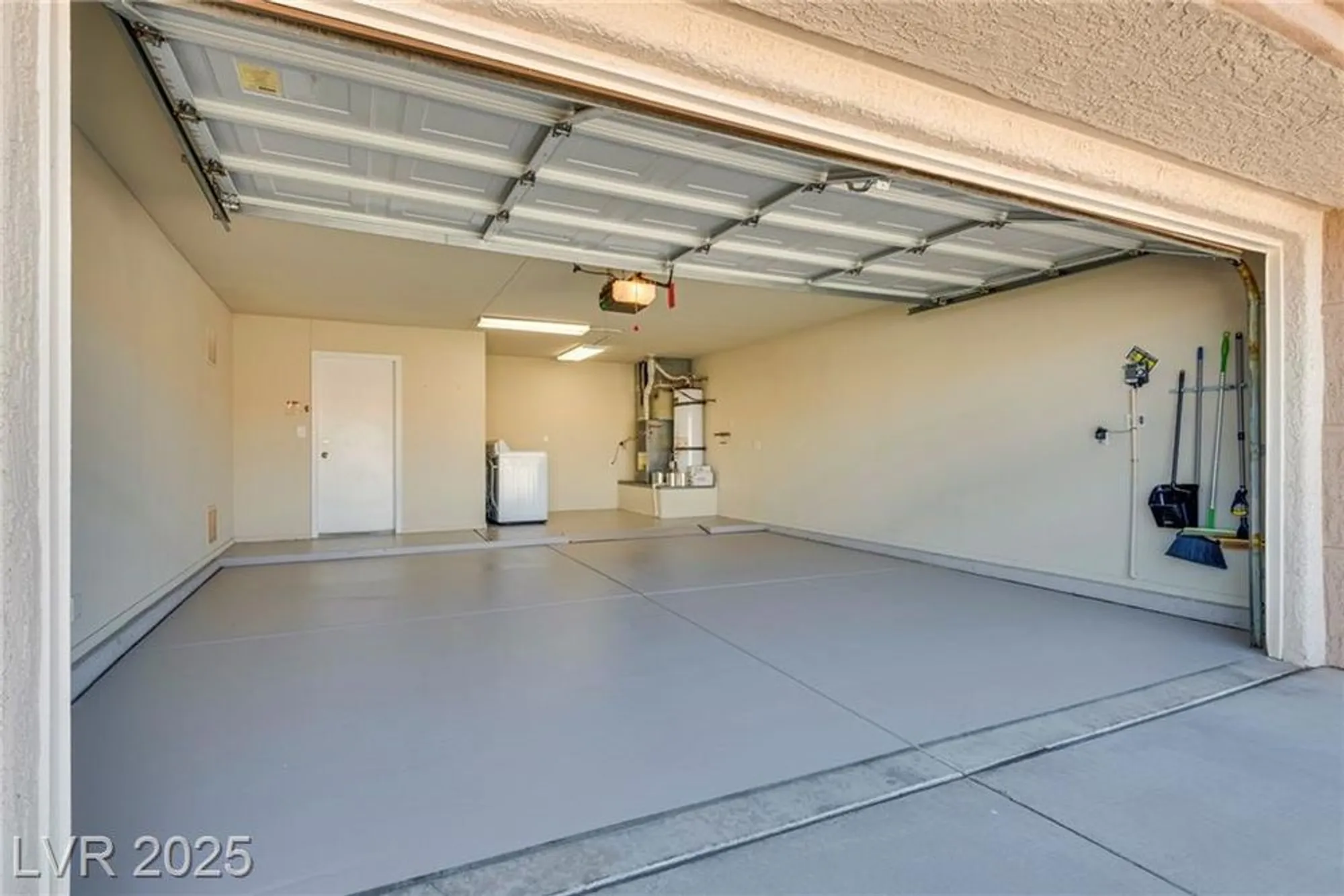 Property Slideshow image 28 of 44 | 2601 lotus hill dr, Las Vegas, NV, 89134