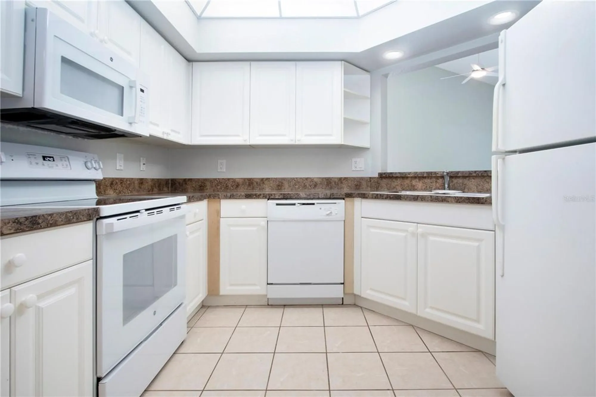 Property Slideshow image 22 of 71 | 6426 bay cedar ln # 101, Bradenton, FL, 34203