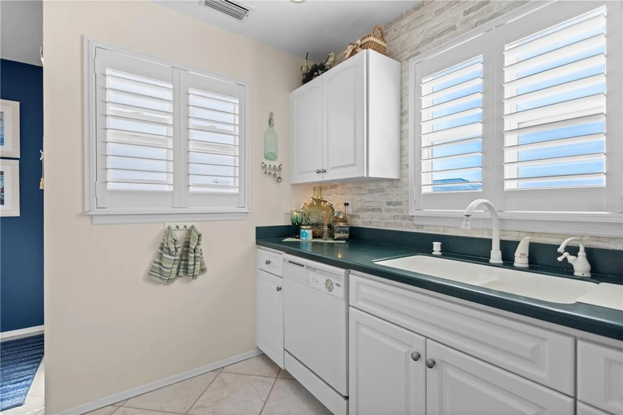 Property Slideshow image 14 of 51 | 803 audubon dr # 803, Bradenton, FL, 34209