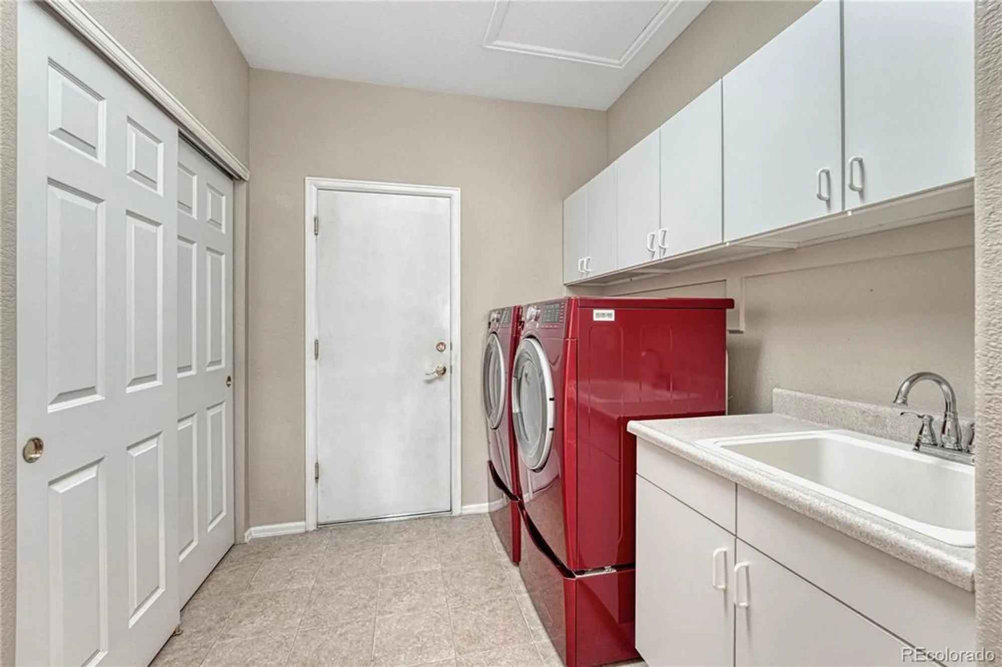 Property Slideshow image 34 of 46 | 8107 s catawba ct, Aurora, CO, 80016