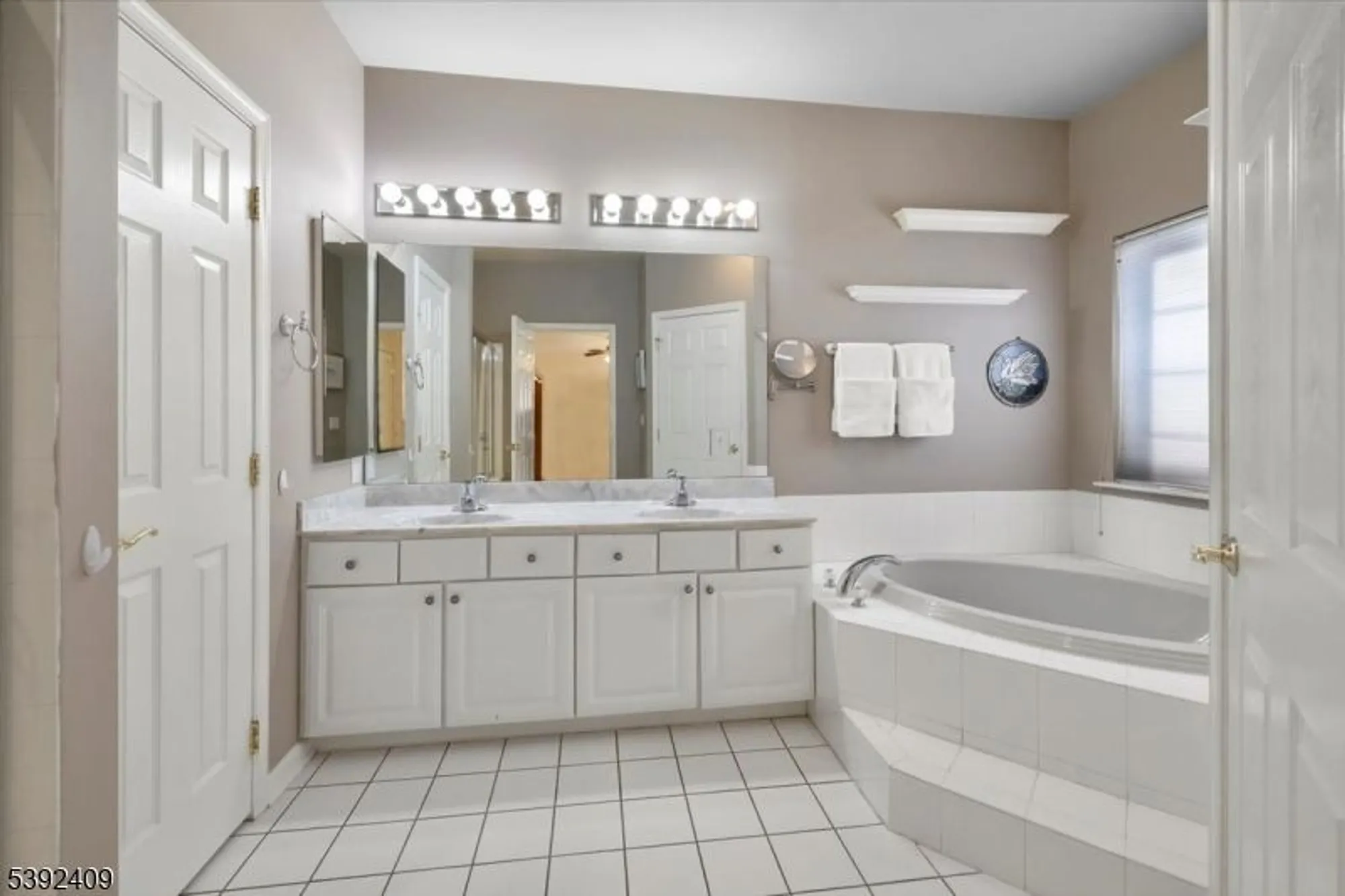 Property Slideshow image 17 of 37 | 29 daulton dr, Somerset, NJ, 08873