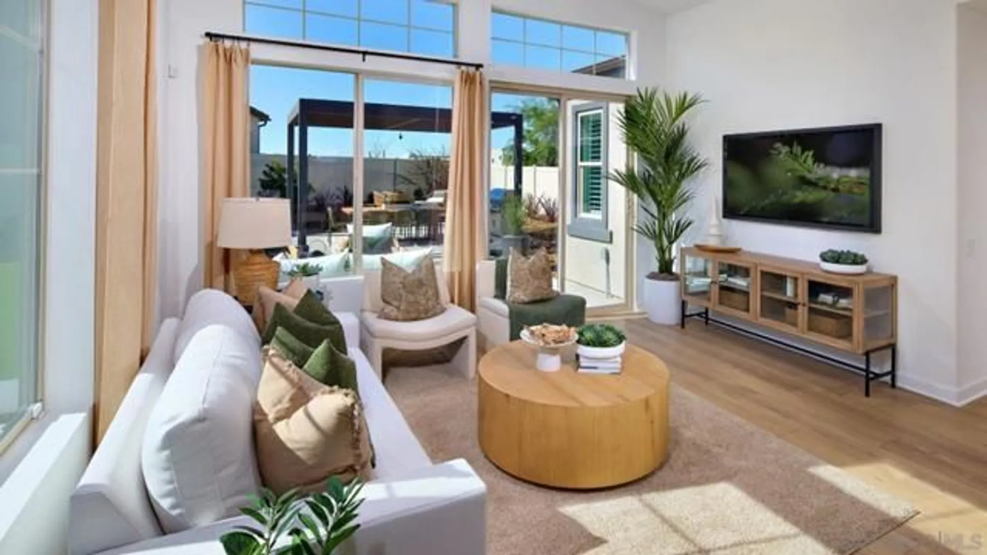 Property Slideshow image 13 of 19 | 12555 taylor way, San Diego, CA, 92129