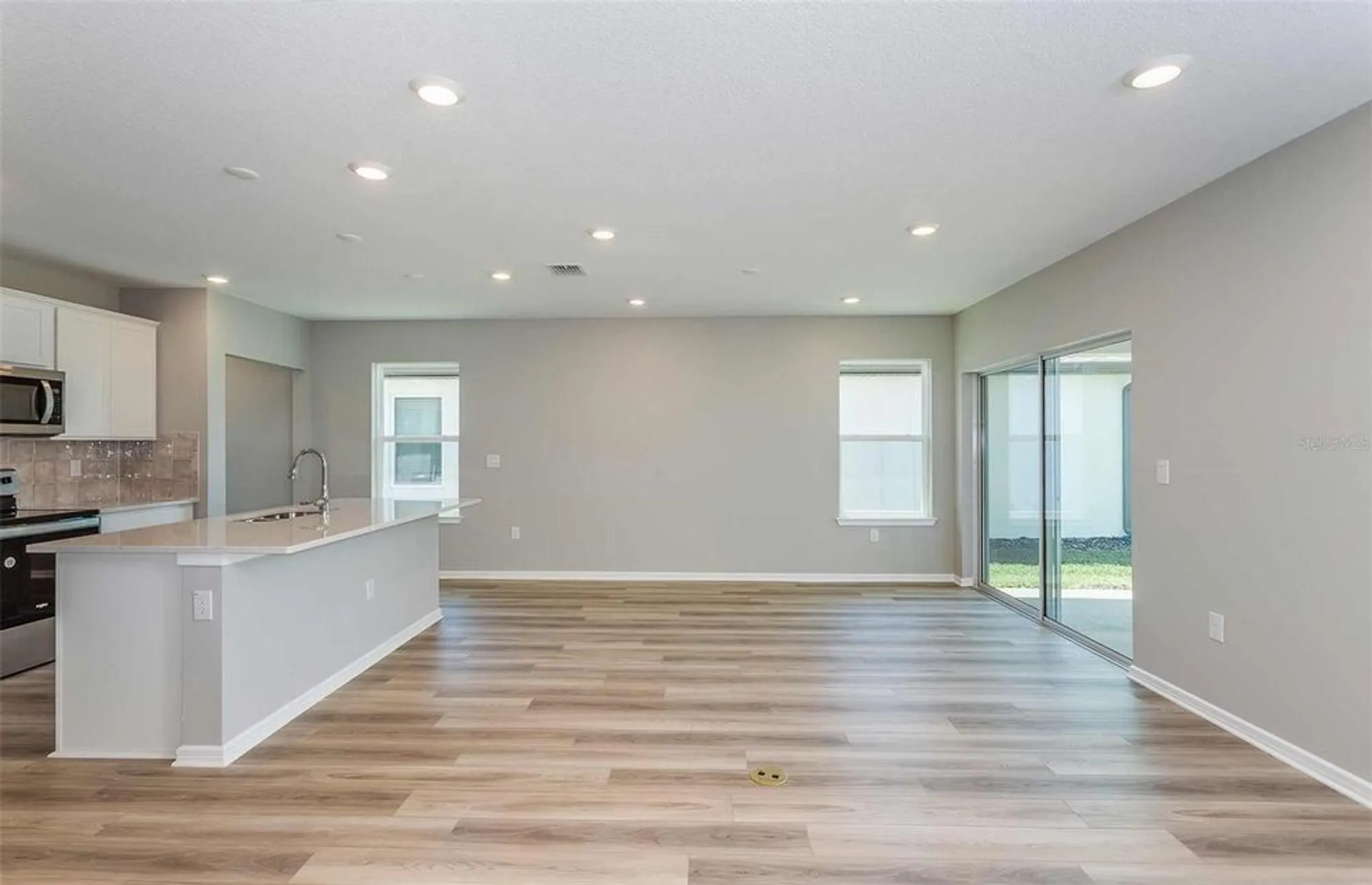 Property Slideshow image 5 of 28 | 14712 sunlit cir, Parrish, FL, 34219