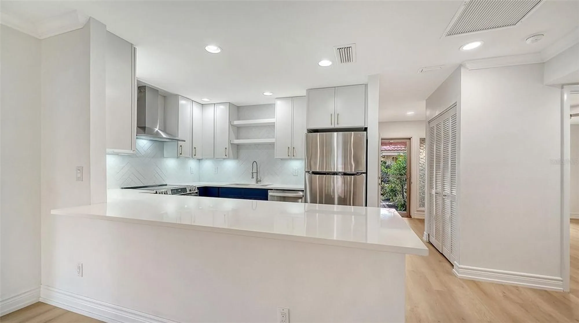 Property Slideshow image 11 of 48 | 5027 kestral park # 64, Sarasota, FL, 34231