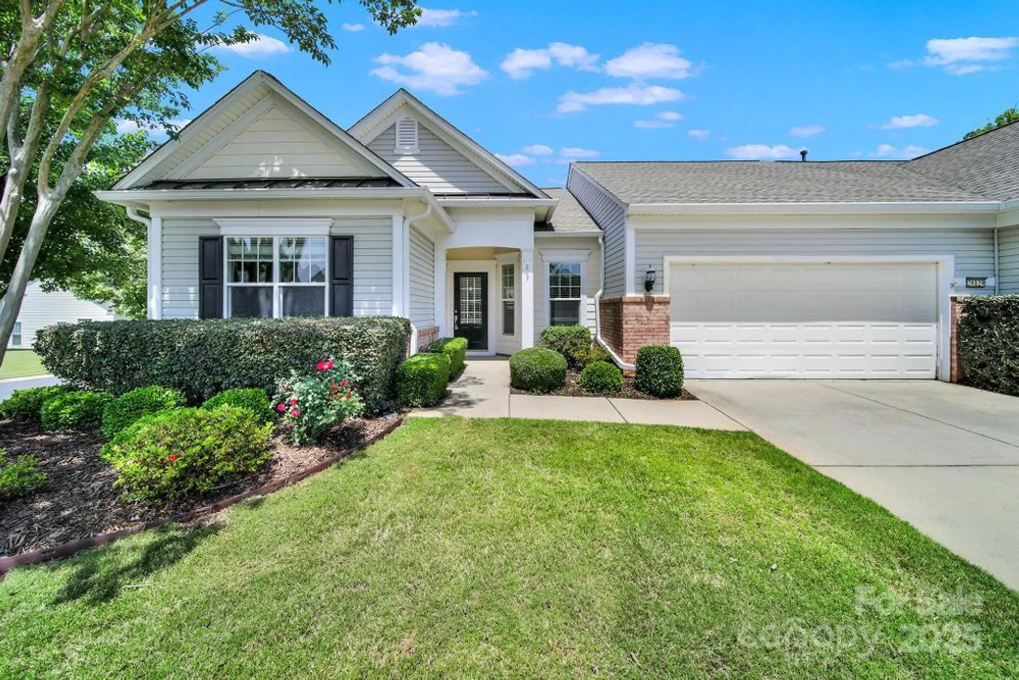 Property Slideshow image 1 of 41 | 28129 song sparrow ln, Fort Mill, SC, 29707
