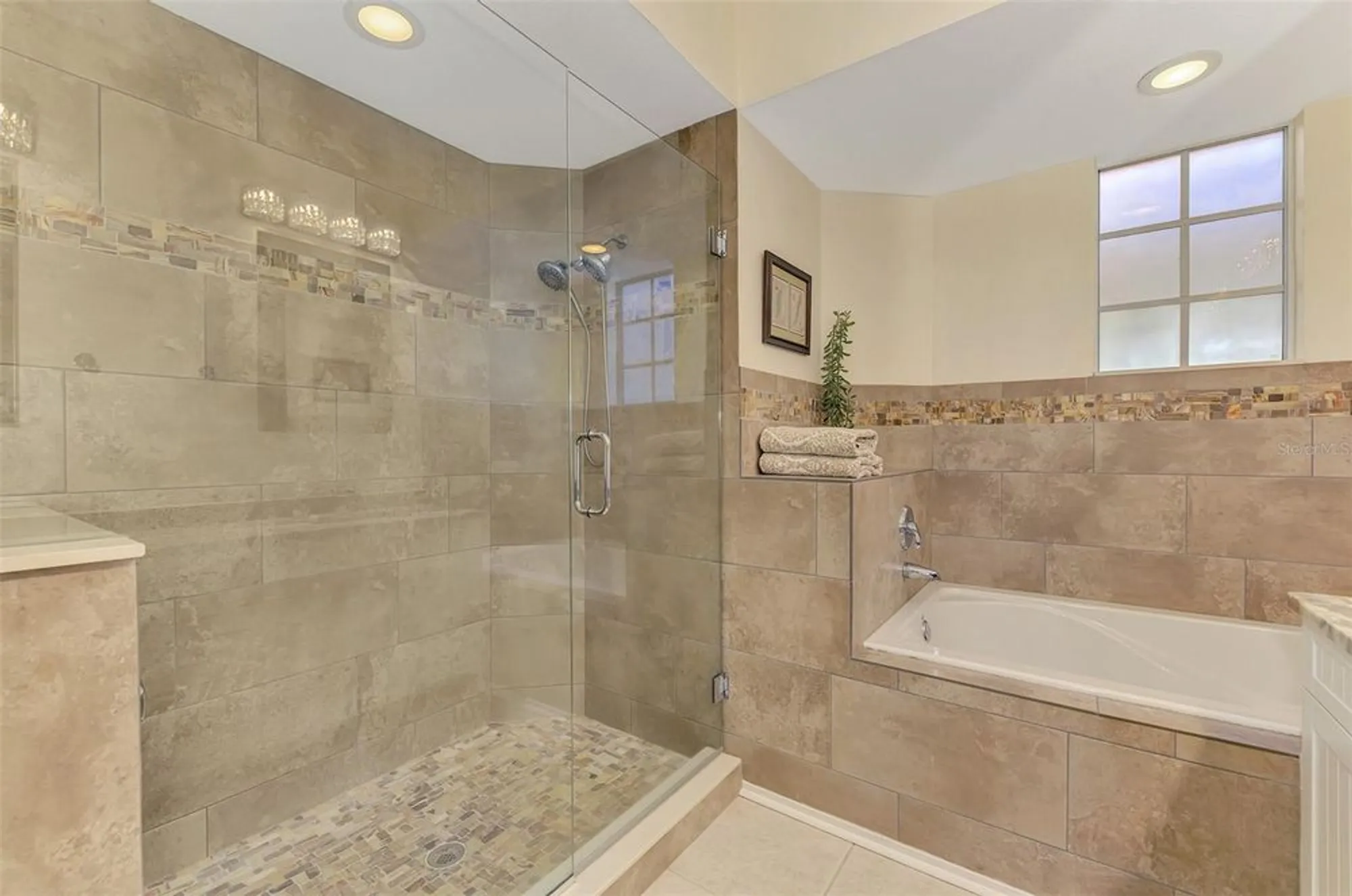 Property Slideshow image 33 of 81 | 4620 club dr unit 102, Port Charlotte, FL, 33953