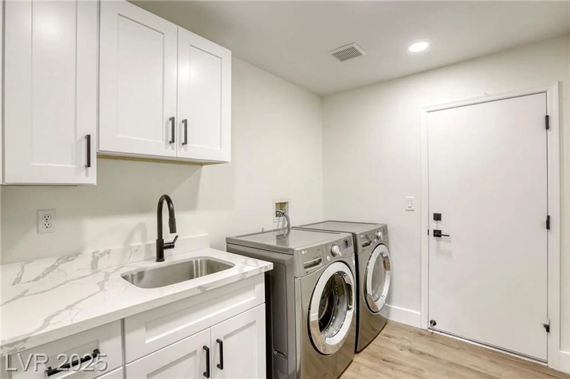 Property Slideshow image 26 of 46 | 9800 villa ridge dr, Las Vegas, NV, 89134