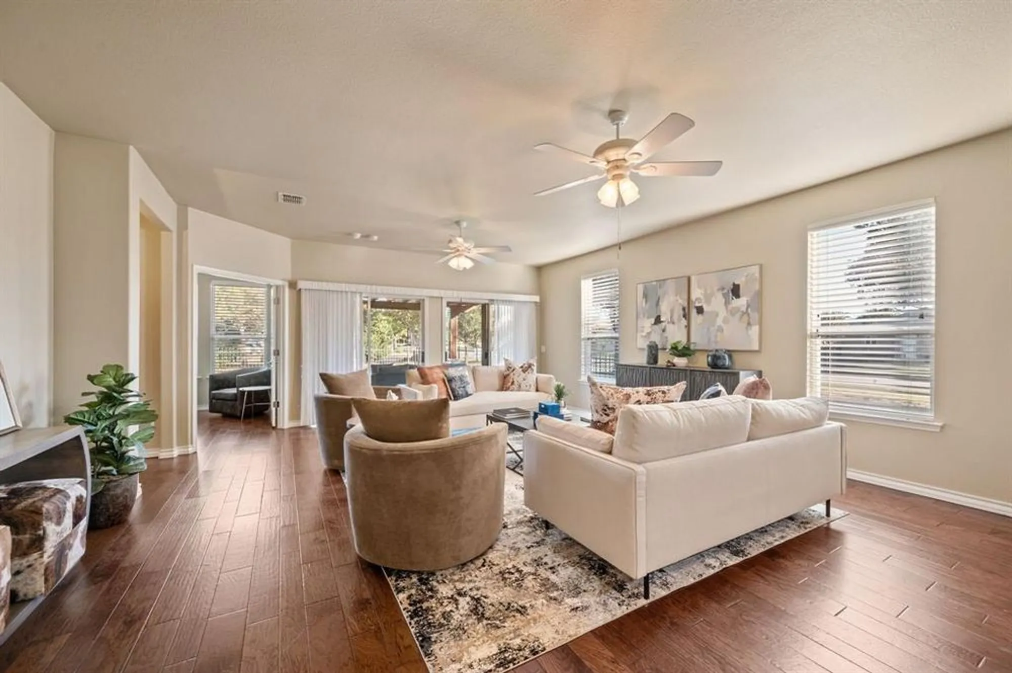 Property Slideshow image 11 of 39 | 7356 pasatiempo dr, Frisco, TX, 75036