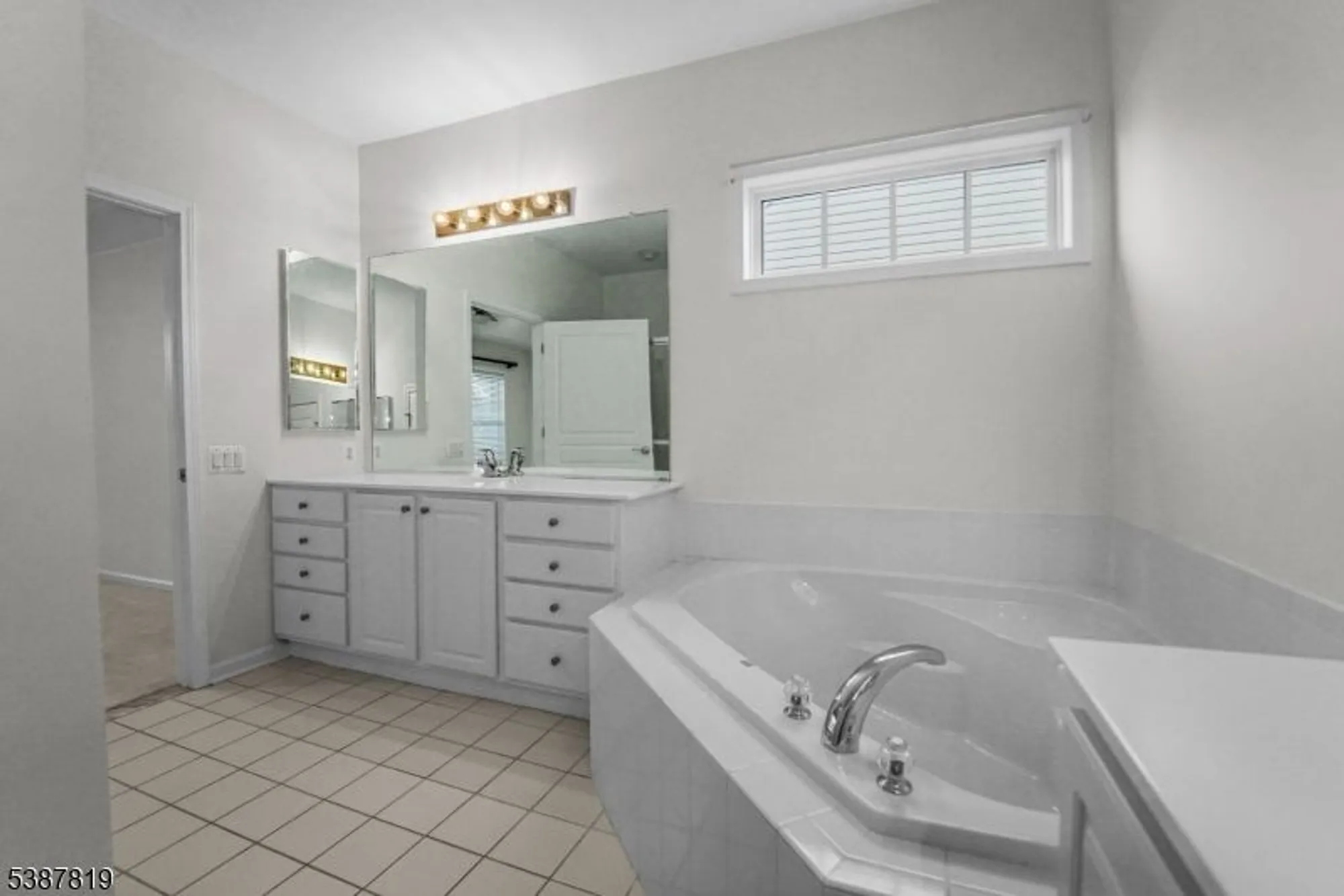 Property Slideshow image 16 of 23 | 373 windfall ln, Somerset, NJ, 08873