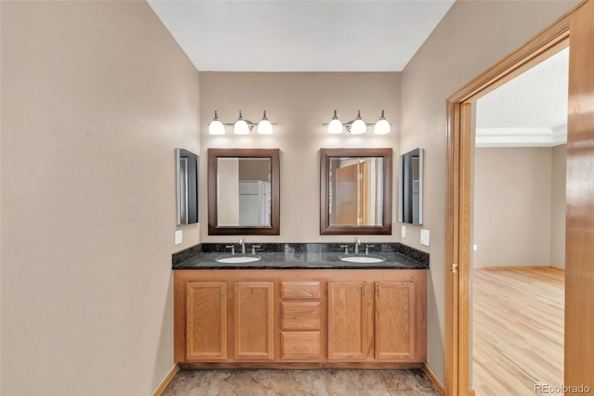 Property Slideshow image 30 of 47 | 23562 e phillips pl, Aurora, CO, 80016