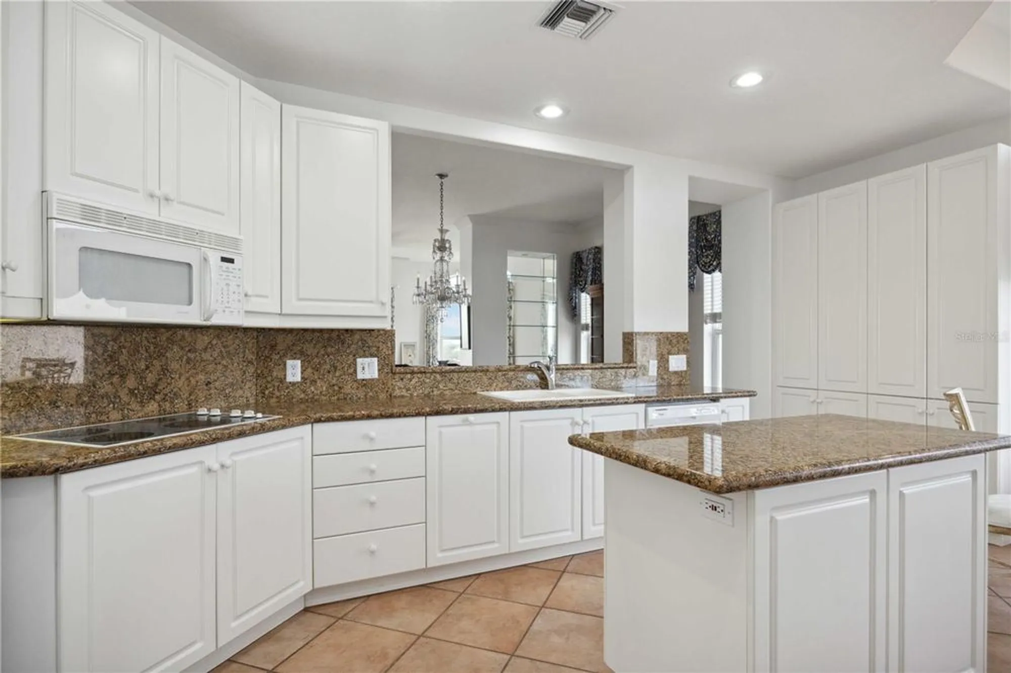 Property Slideshow image 20 of 41 | 5450 eagles point cir 405, Sarasota, FL, 34231
