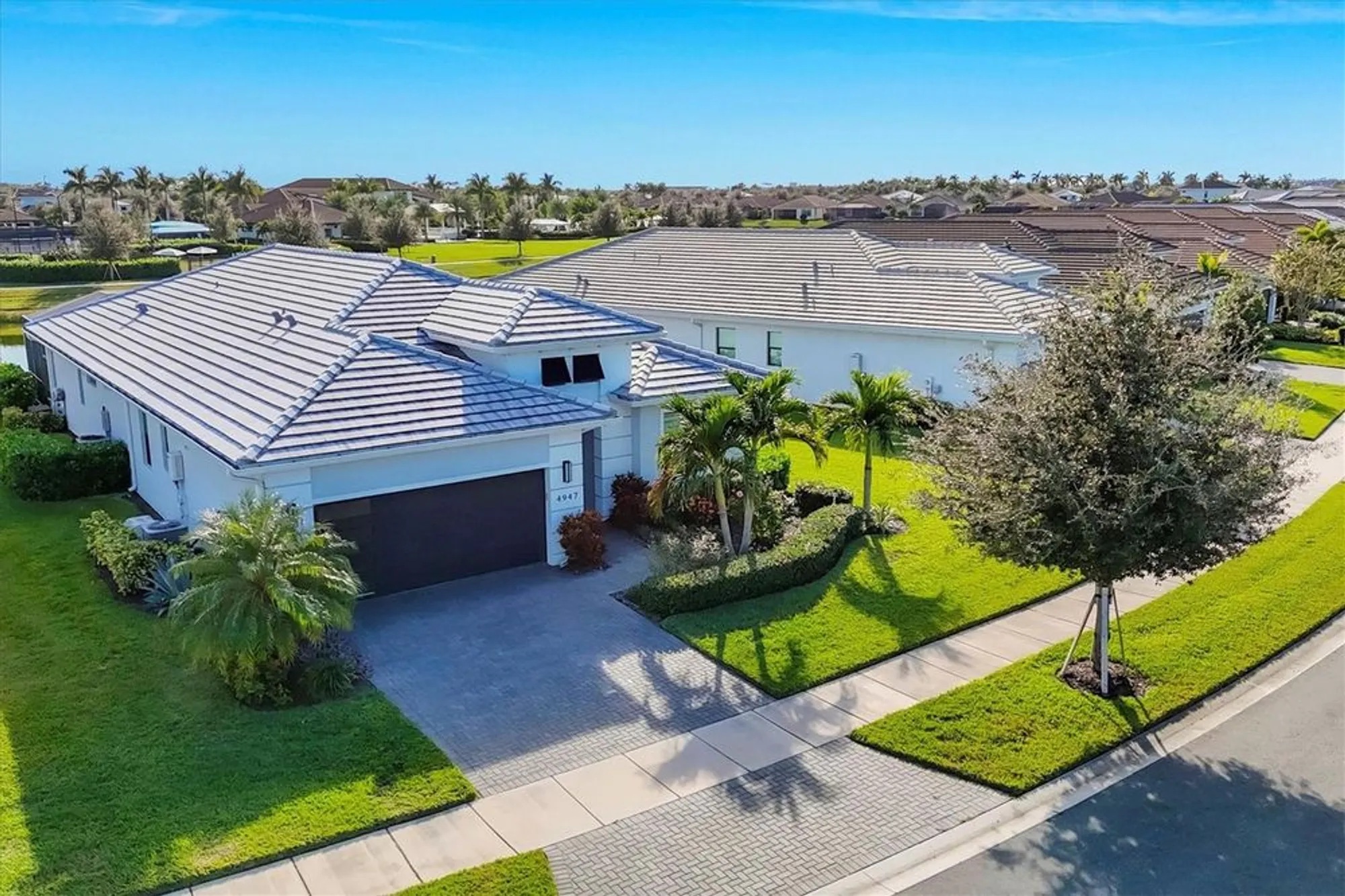 Property Slideshow image 4 of 60 | 4947 surfside cir, Bradenton, FL, 34211