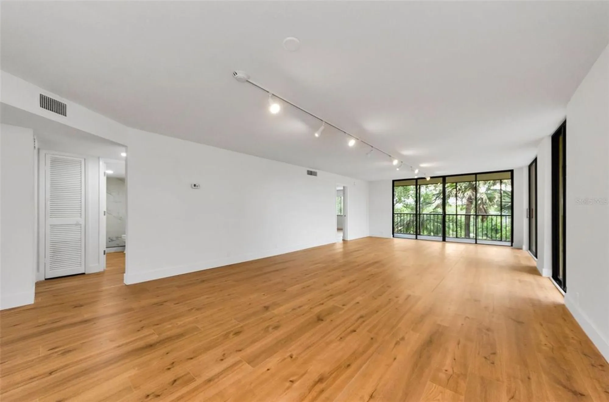 Property Slideshow image 17 of 47 | 3062 eastland blvd unit 308, Clearwater, FL, 33761