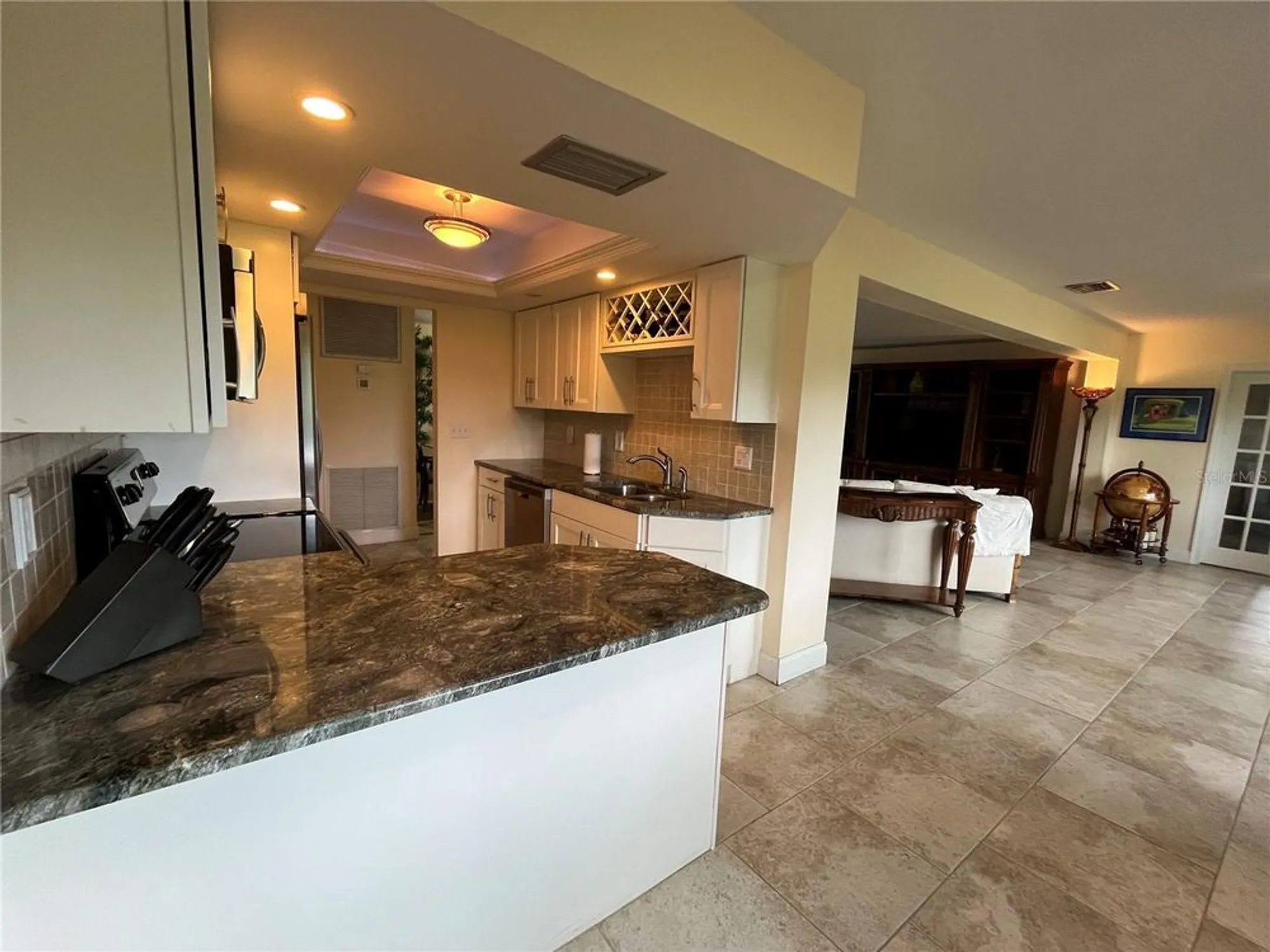 Property Slideshow image 22 of 52 | 3337 spring mill cir, Sarasota, FL, 34239
