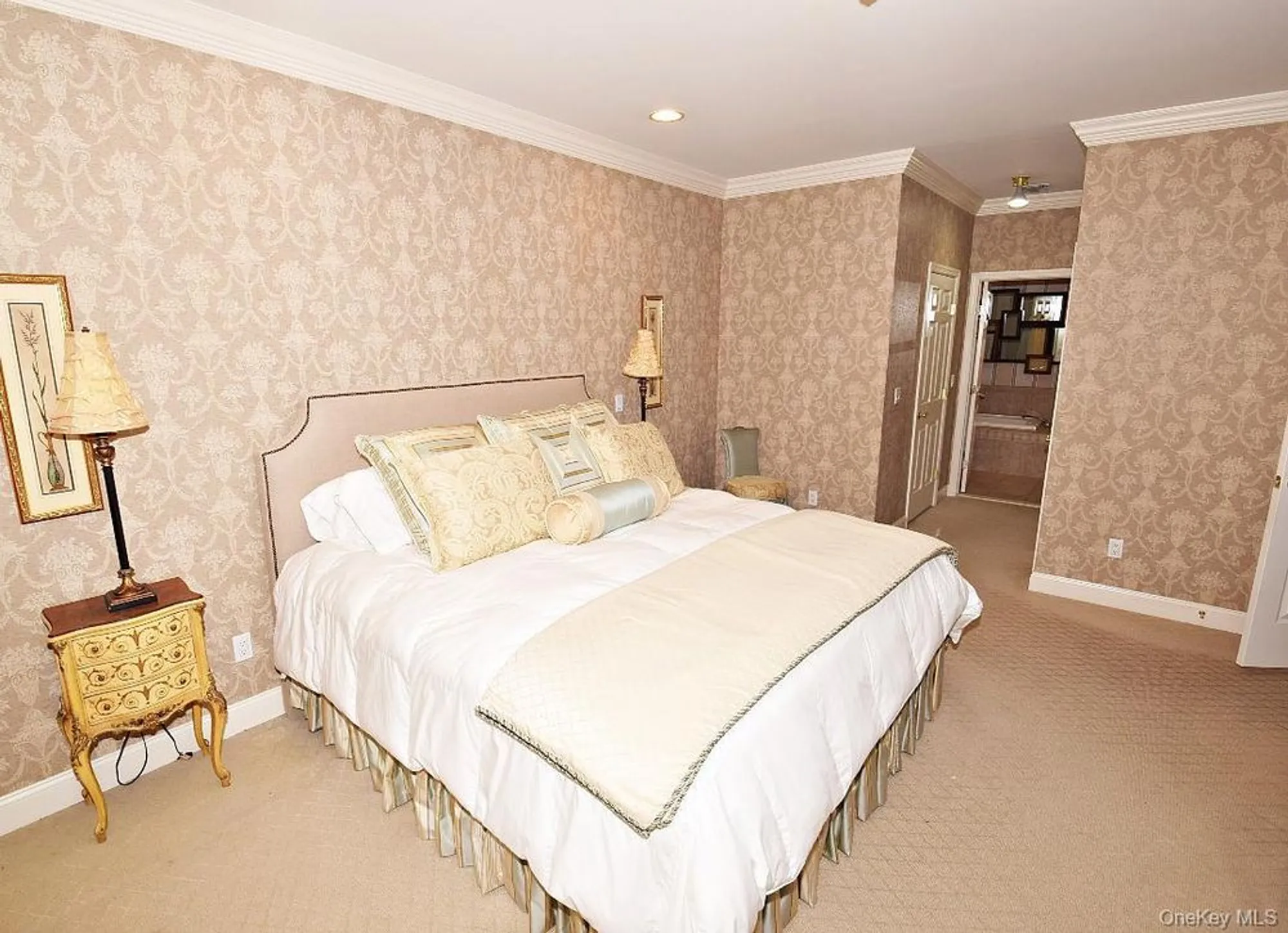 Property Slideshow image 9 of 14 | 677 balfour pl, Melville, NY, 11747