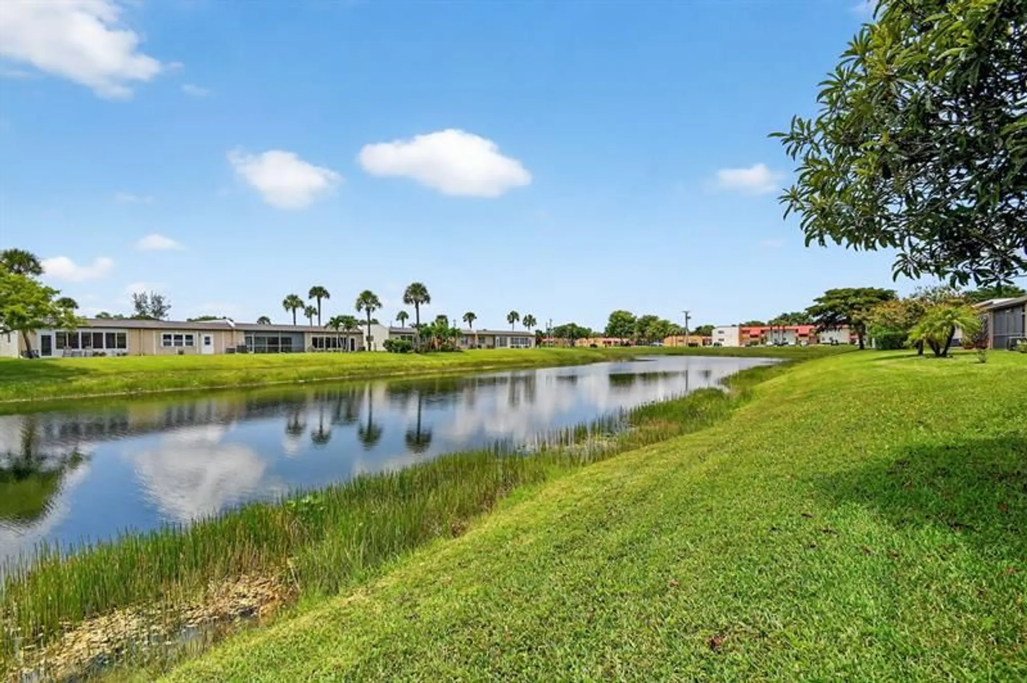 Property Slideshow image 35 of 45 | 121 lake meryl dr, West Palm Beach, FL, 33411