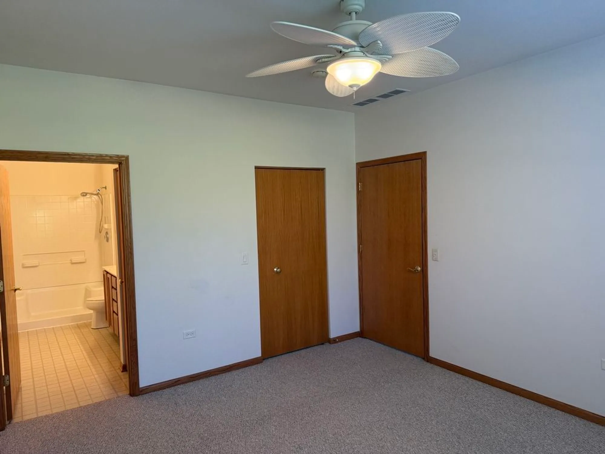 Property Slideshow image 9 of 21 | 17009 mendota dr # 17009, Lockport, IL, 60441