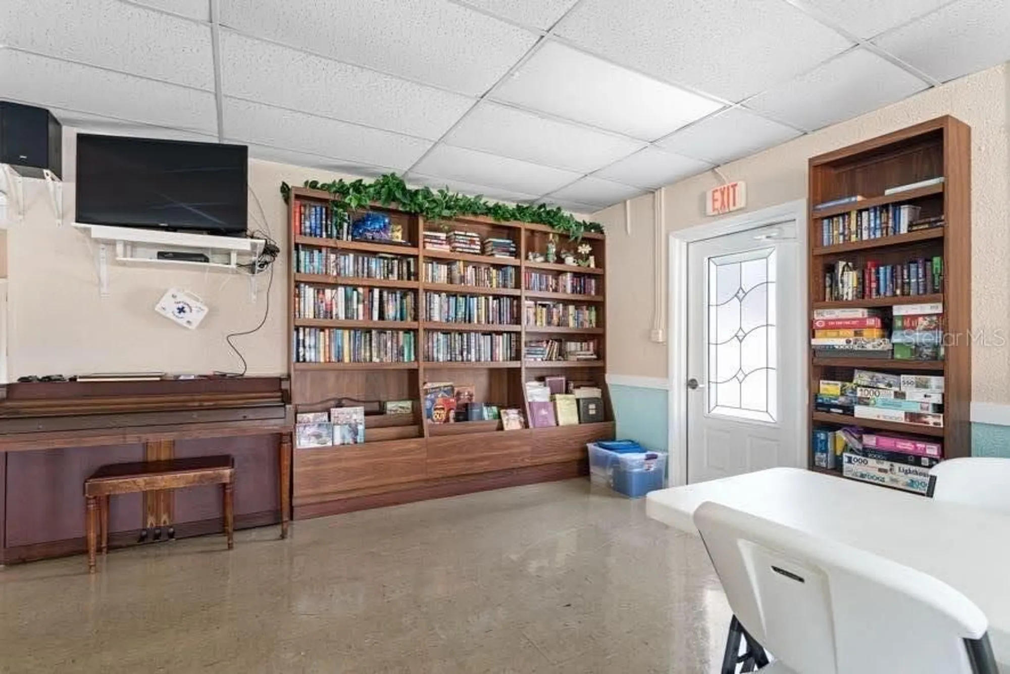 Property Slideshow image 27 of 28 | 3915 lake bayshore dr, Bradenton, FL, 34205