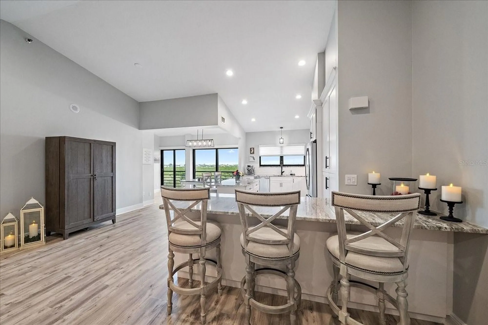 Property Slideshow image 10 of 52 | 5400 eagles point cir apt 405, Sarasota, FL, 34231