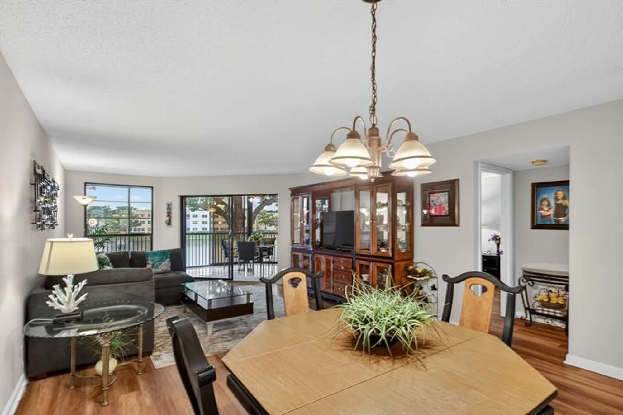 Property Slideshow image 18 of 56 | 7445 fairfax dr 209, Tamarac, FL, 33321