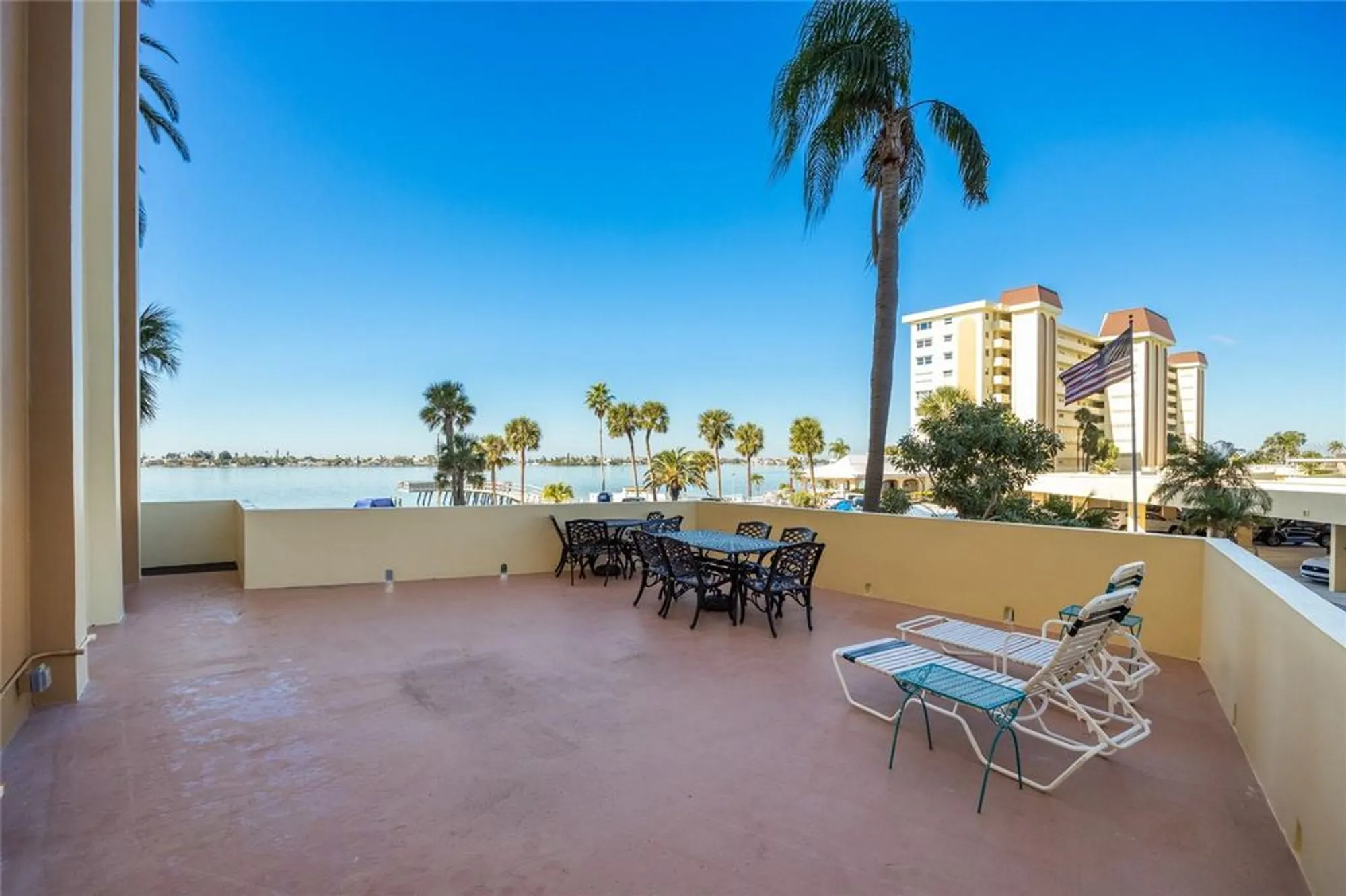 Property Slideshow image 32 of 39 | 4775 cove cir apt 203, St Petersburg, FL, 33708