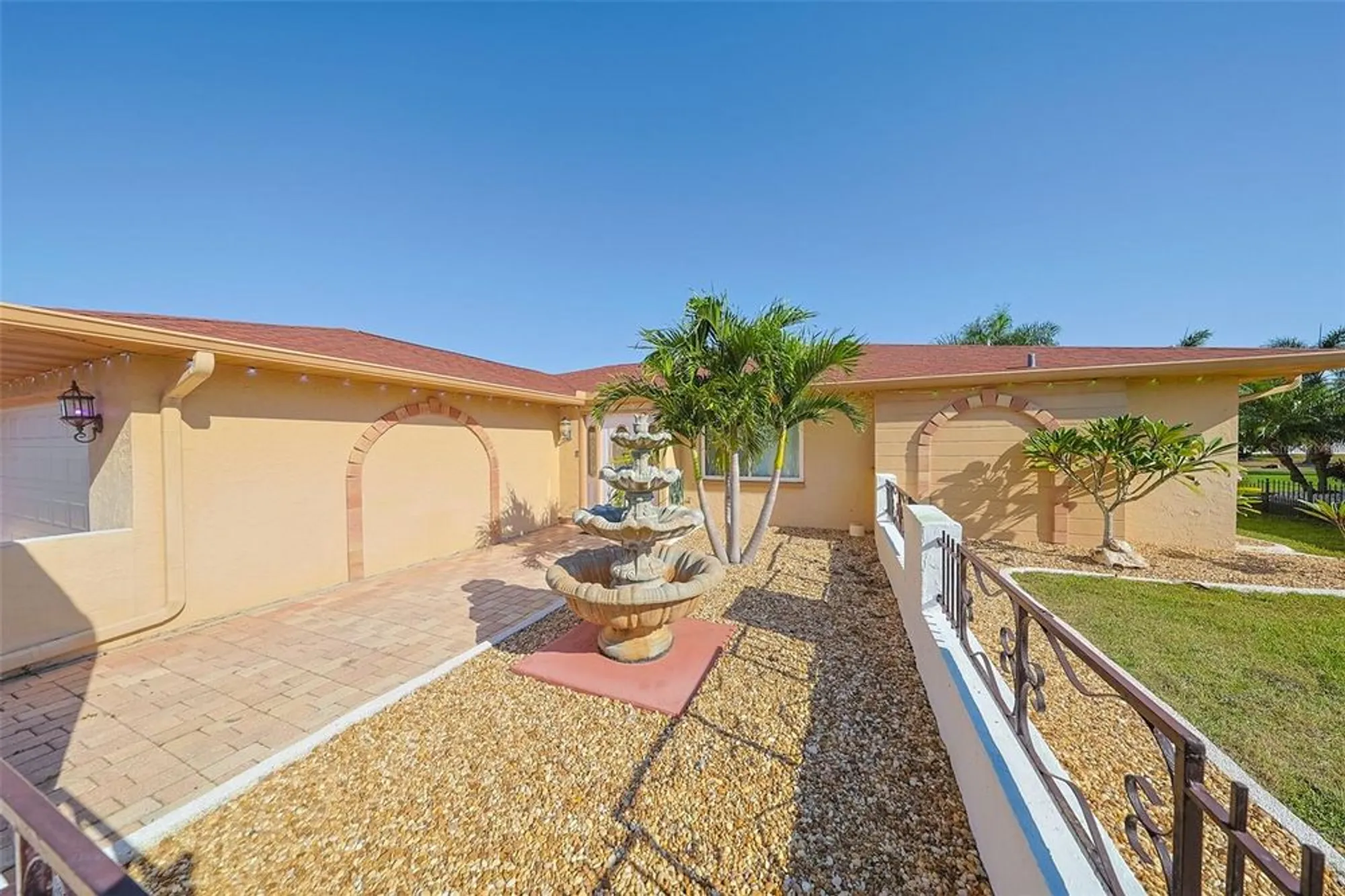 Property Slideshow image 5 of 39 | 627 fort duquesna dr, Sun City Center, FL, 33573