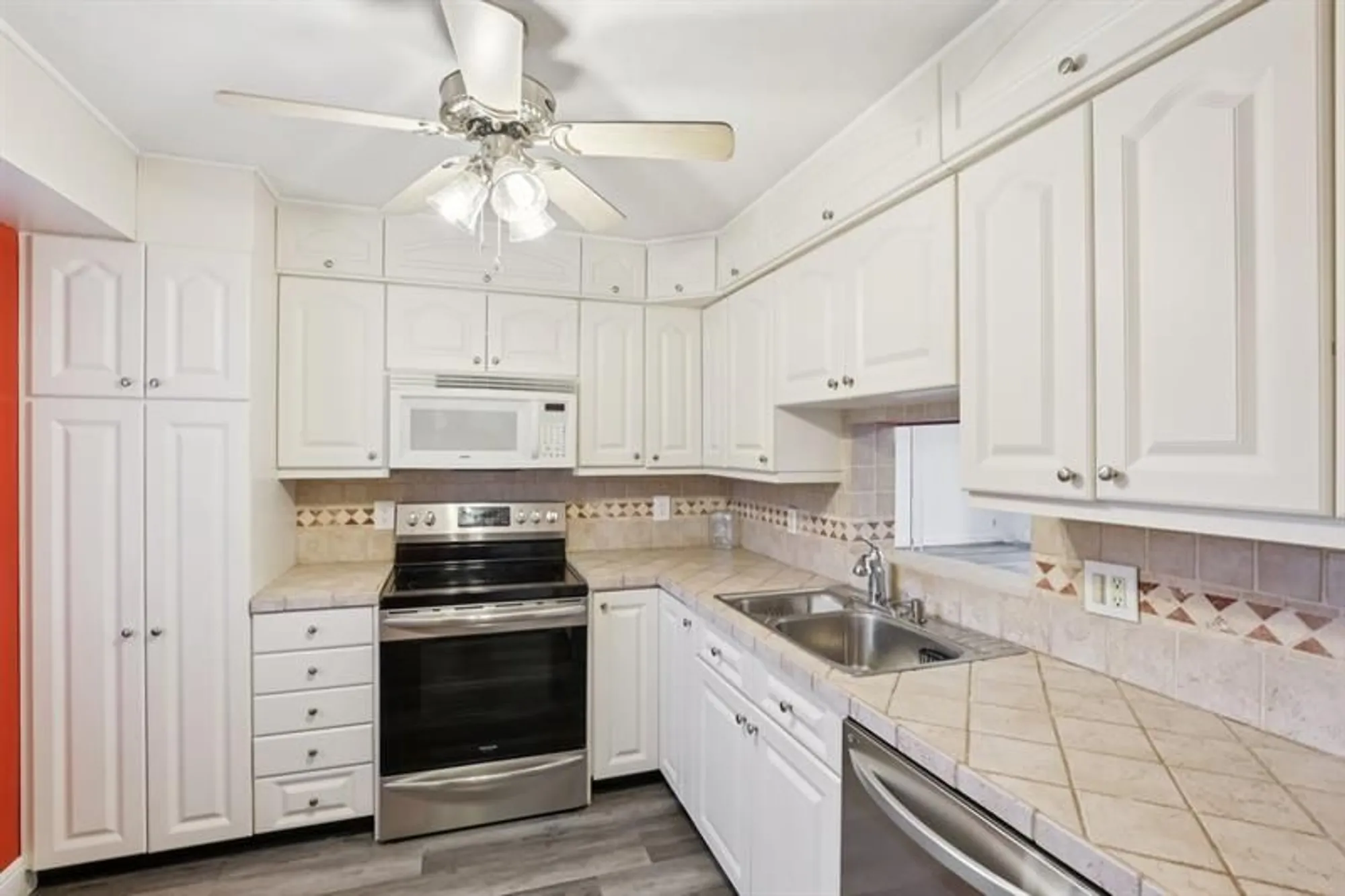 Property Slideshow image 13 of 39 | 1024 se 4th ave 204, Dania Beach, FL, 33004