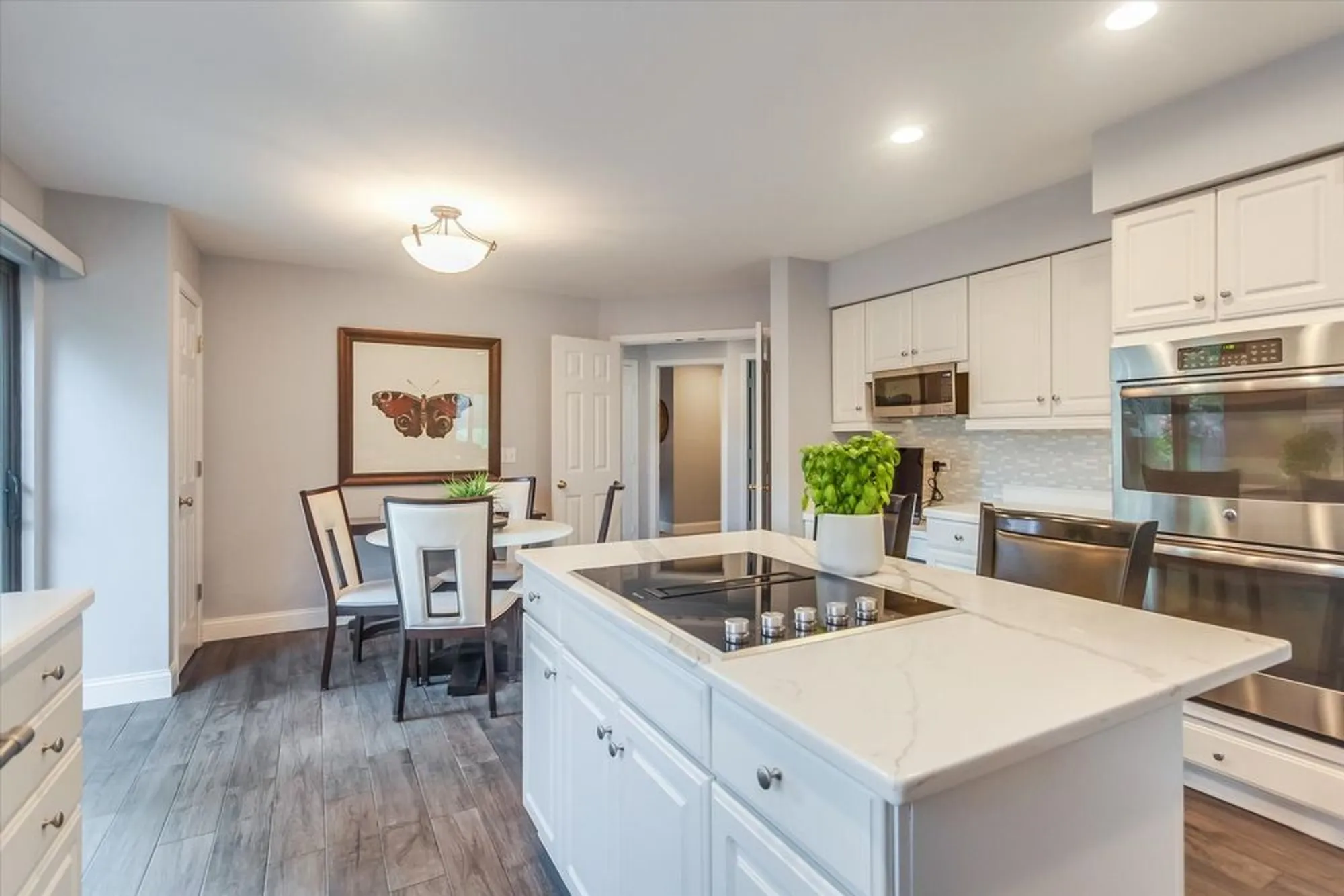 Property Slideshow image 12 of 42 | 970 longmeadow ct, Lake Barrington, IL, 60010