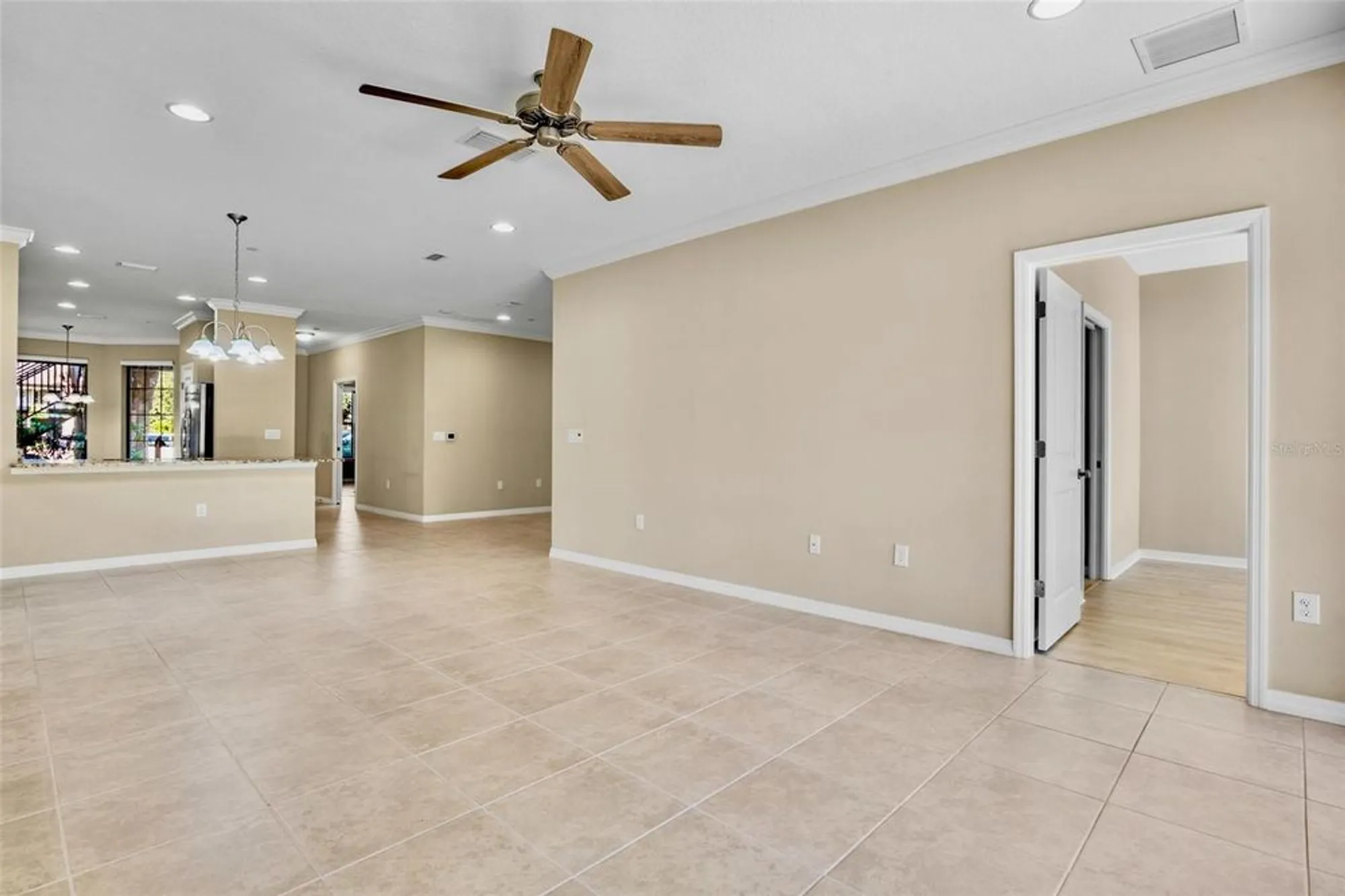 Property Slideshow image 15 of 49 | 5425 cicerone st 103, Sarasota, FL, 34238