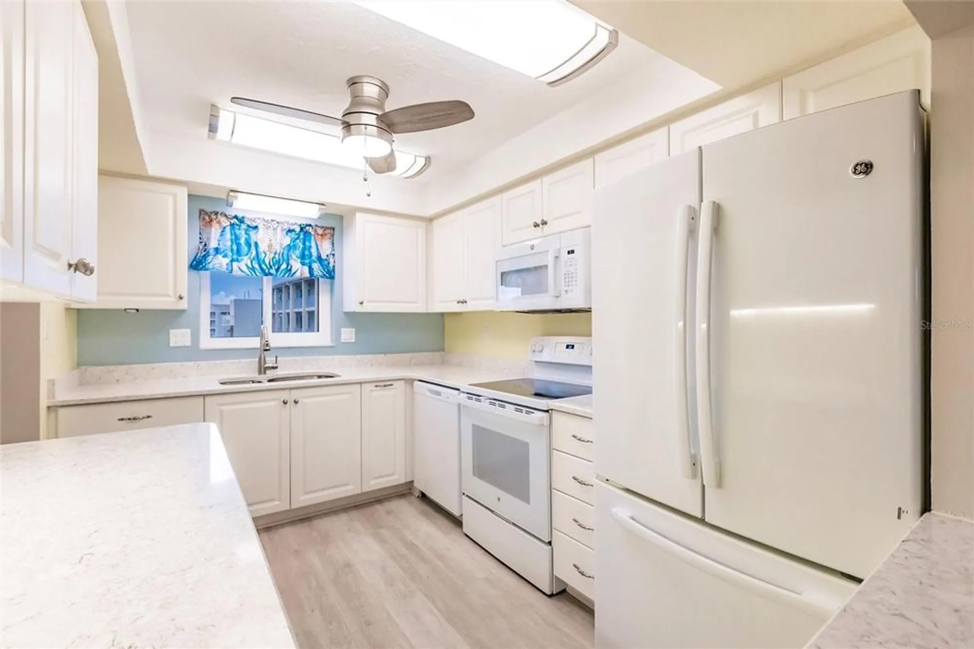 Property Slideshow image 10 of 64 | 3635 lake bayshore dr j-410, Bradenton, FL, 34205