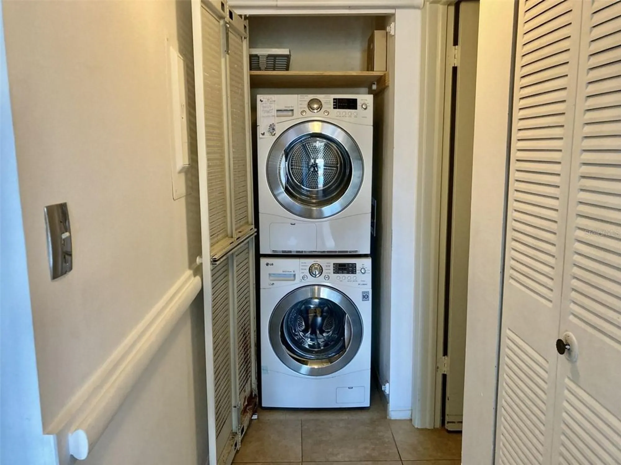 Property Slideshow image 16 of 23 | 304 47th avenue dr 112, Bradenton, FL, 34207