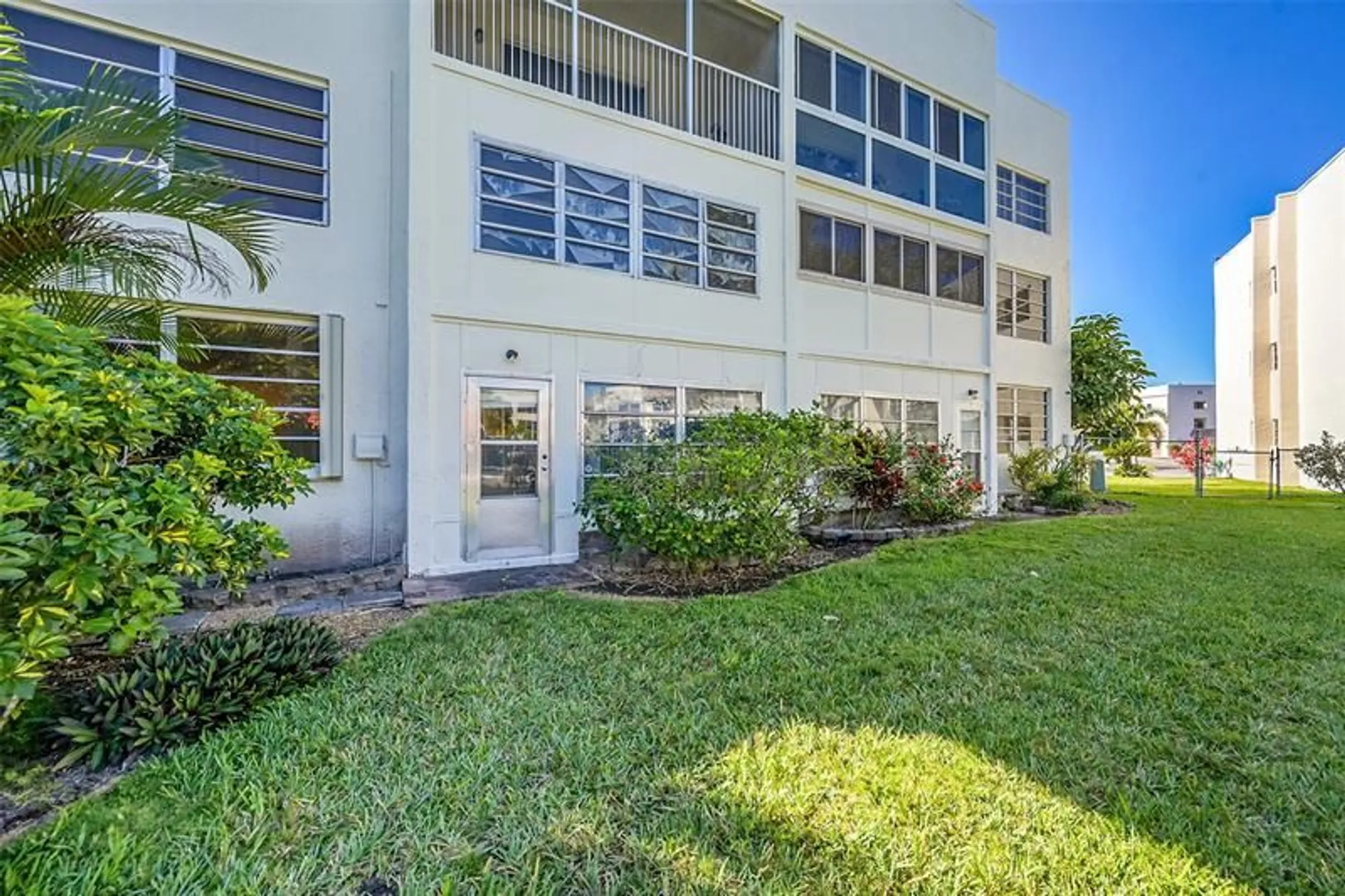 Property Slideshow image 4 of 28 | 6800 royal palm blvd apt 102, Margate, FL, 33063