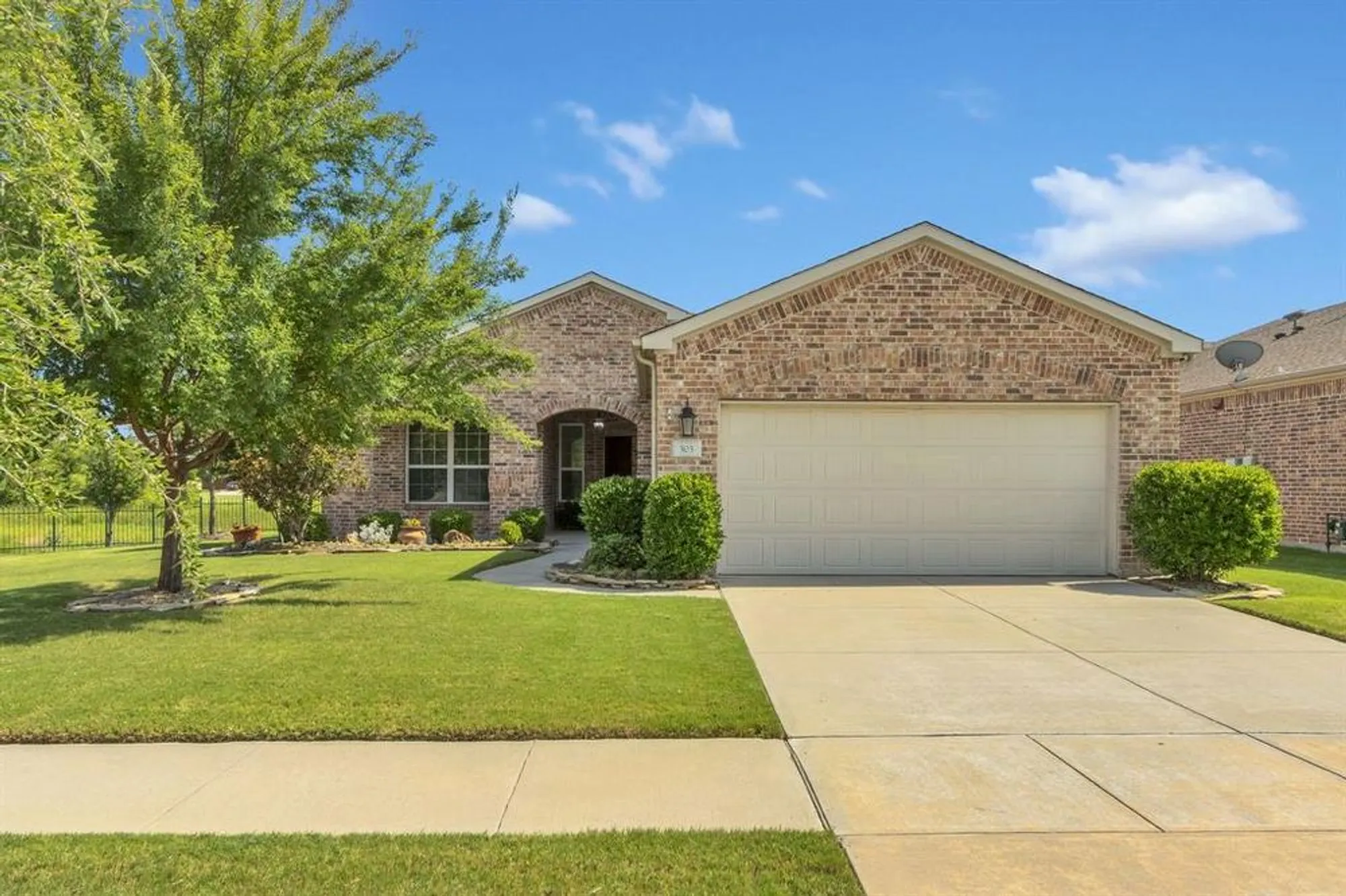 Property Slideshow image 1 of 39 | 305 balboa ct, Frisco, TX, 75036