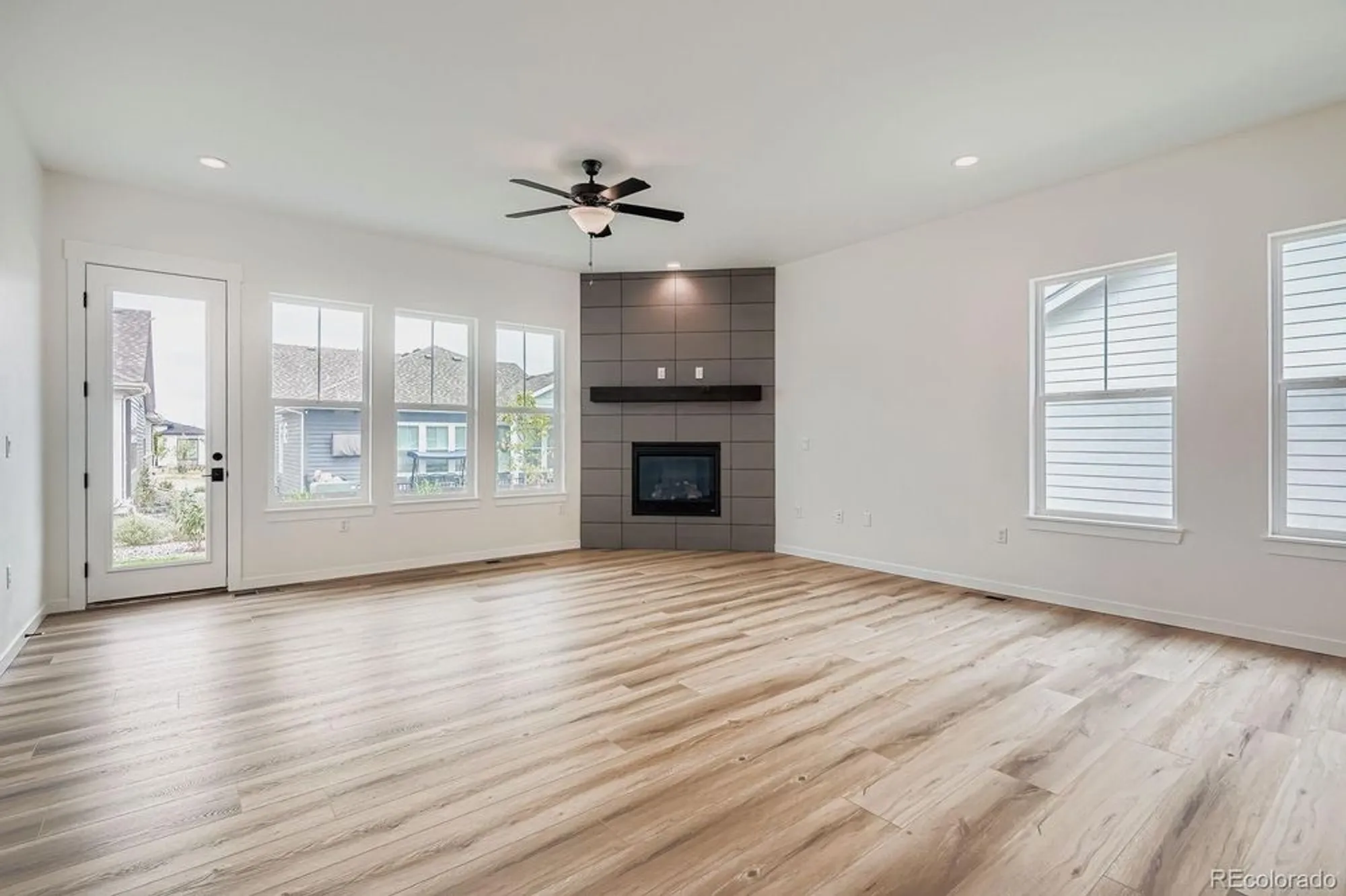 Property Slideshow image 4 of 28 | 8925 s riviera way, Aurora, CO, 80016