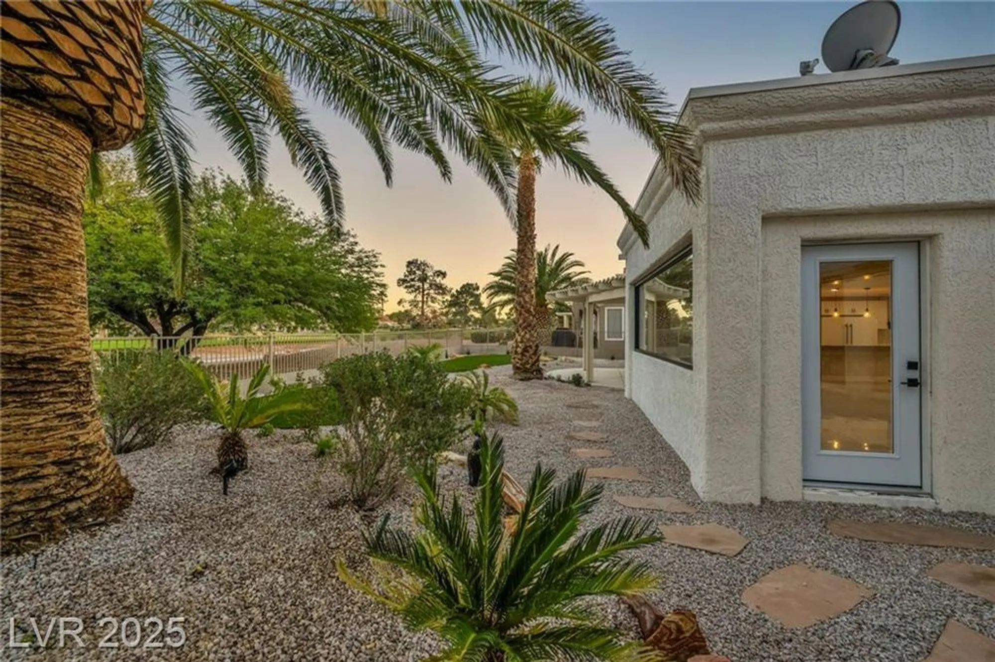 Property Slideshow image 38 of 70 | 2920 crown ridge dr, Las Vegas, NV, 89134