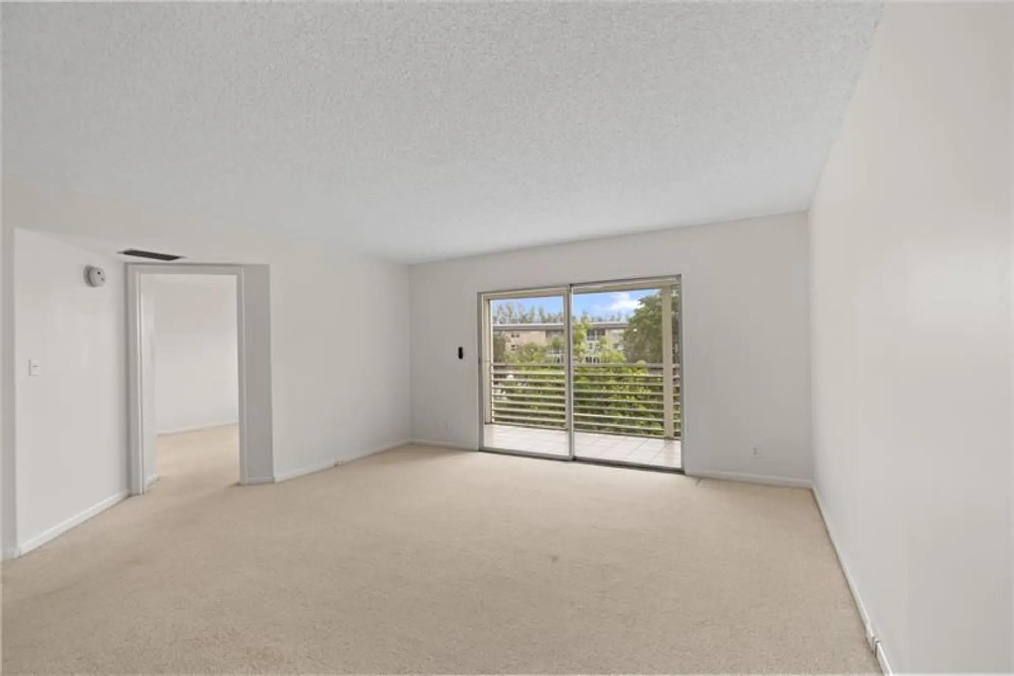 Property Slideshow image 6 of 29 | 1801 eleuthera pt j3, Coconut Creek, FL, 33066